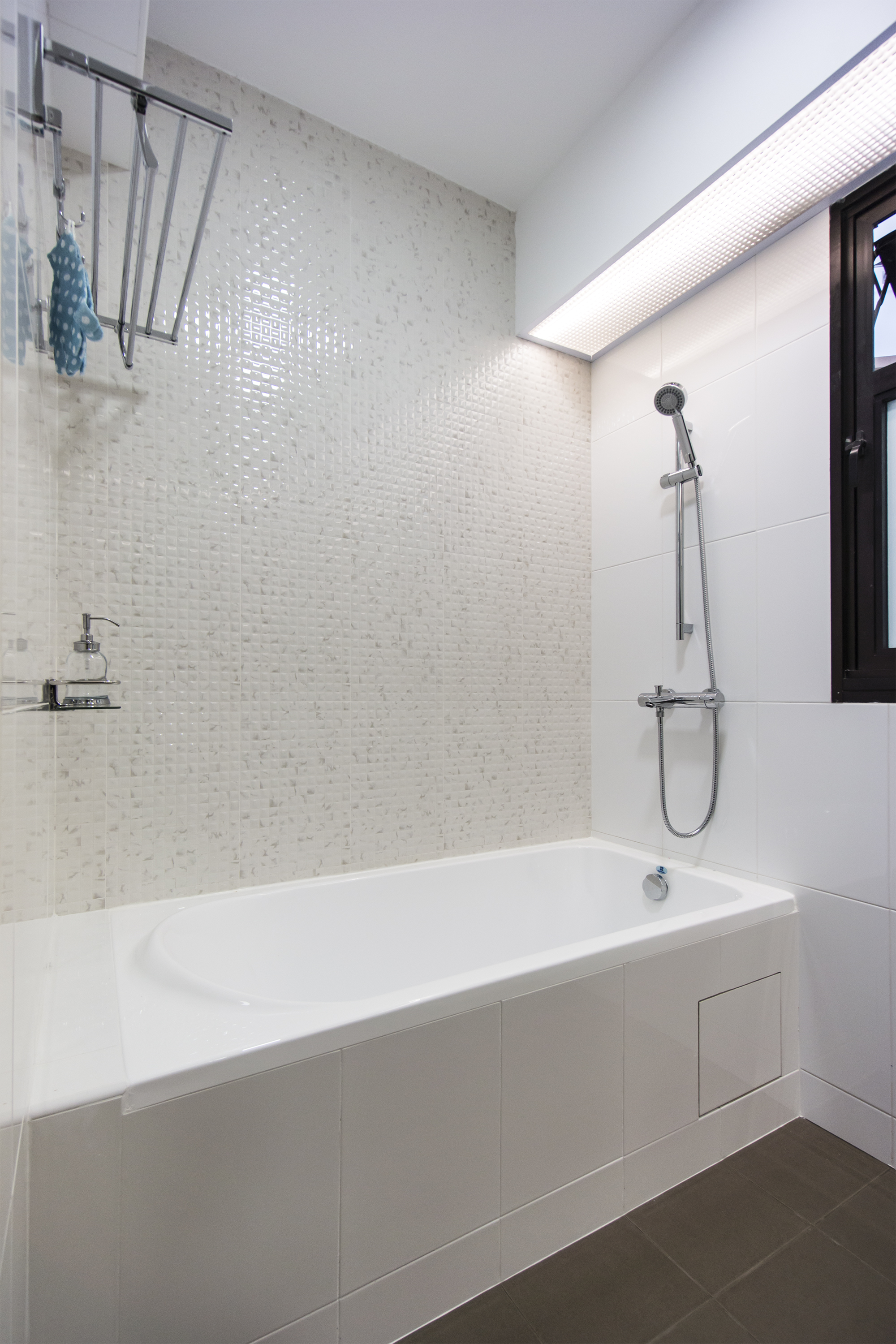 Contemporary, Modern Design - Bathroom - HDB 4 Room - Design by Flo Design Pte Ltd