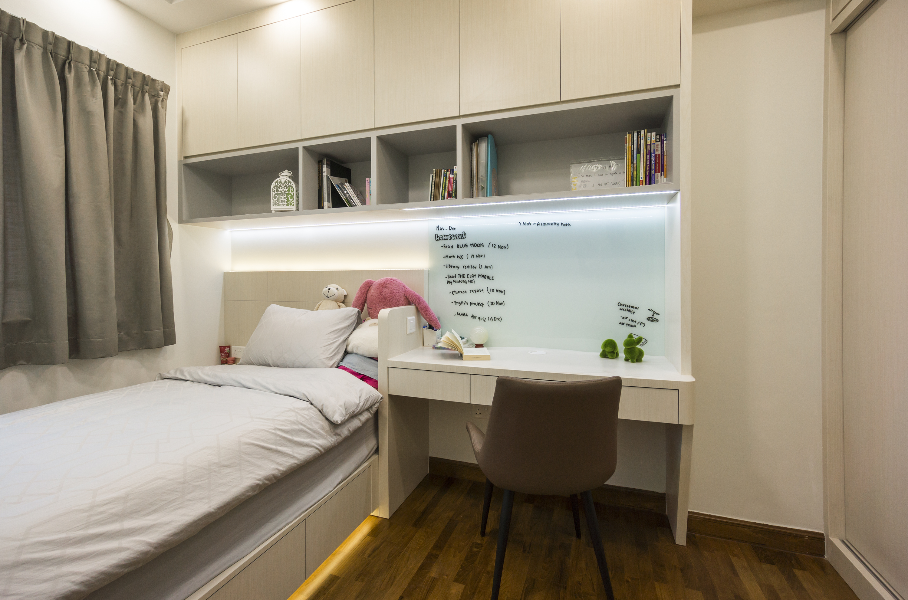 Contemporary, Modern Design - Bedroom - Condominium - Design by Flo Design Pte Ltd