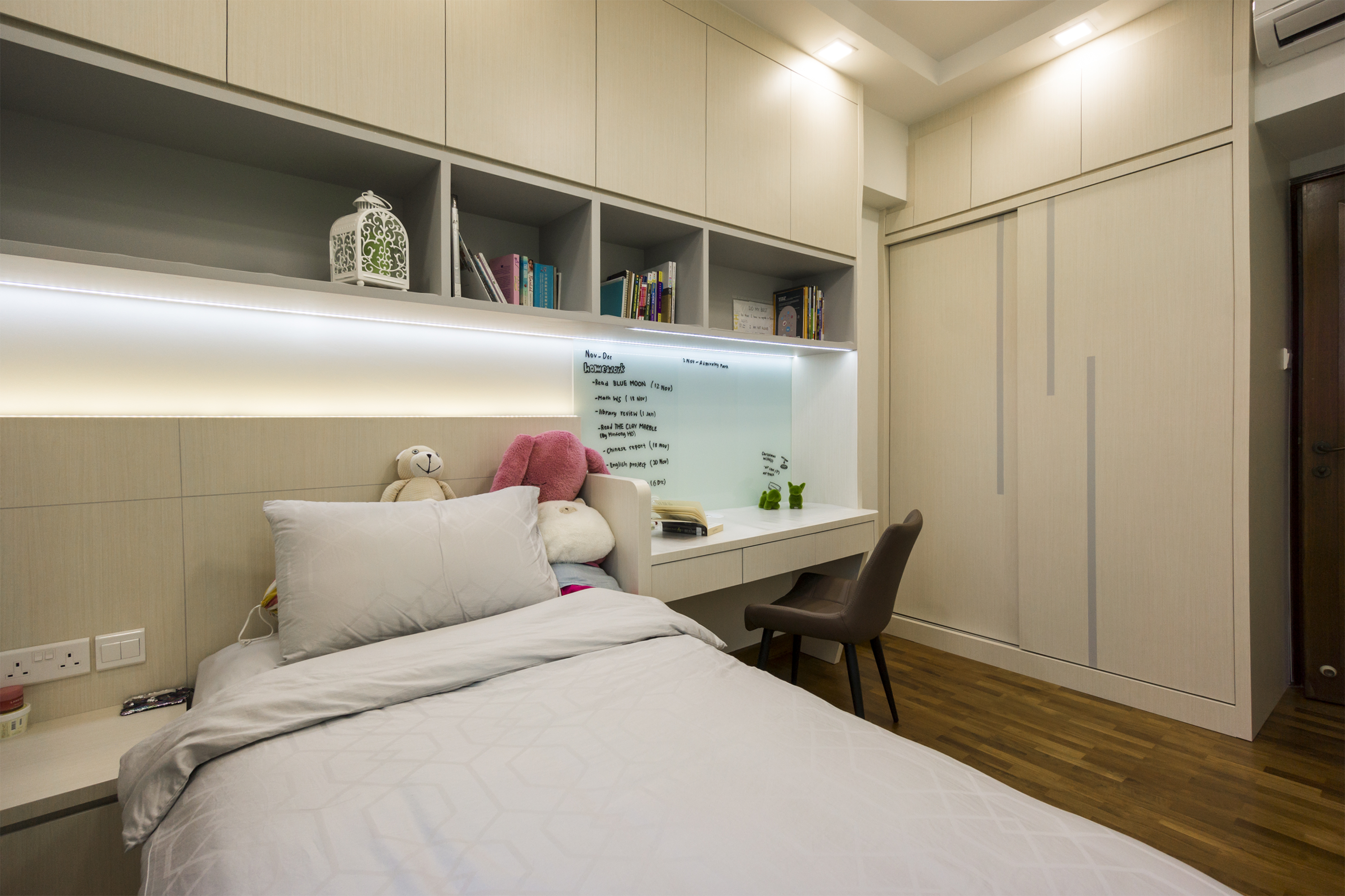 Contemporary, Modern Design - Bedroom - Condominium - Design by Flo Design Pte Ltd