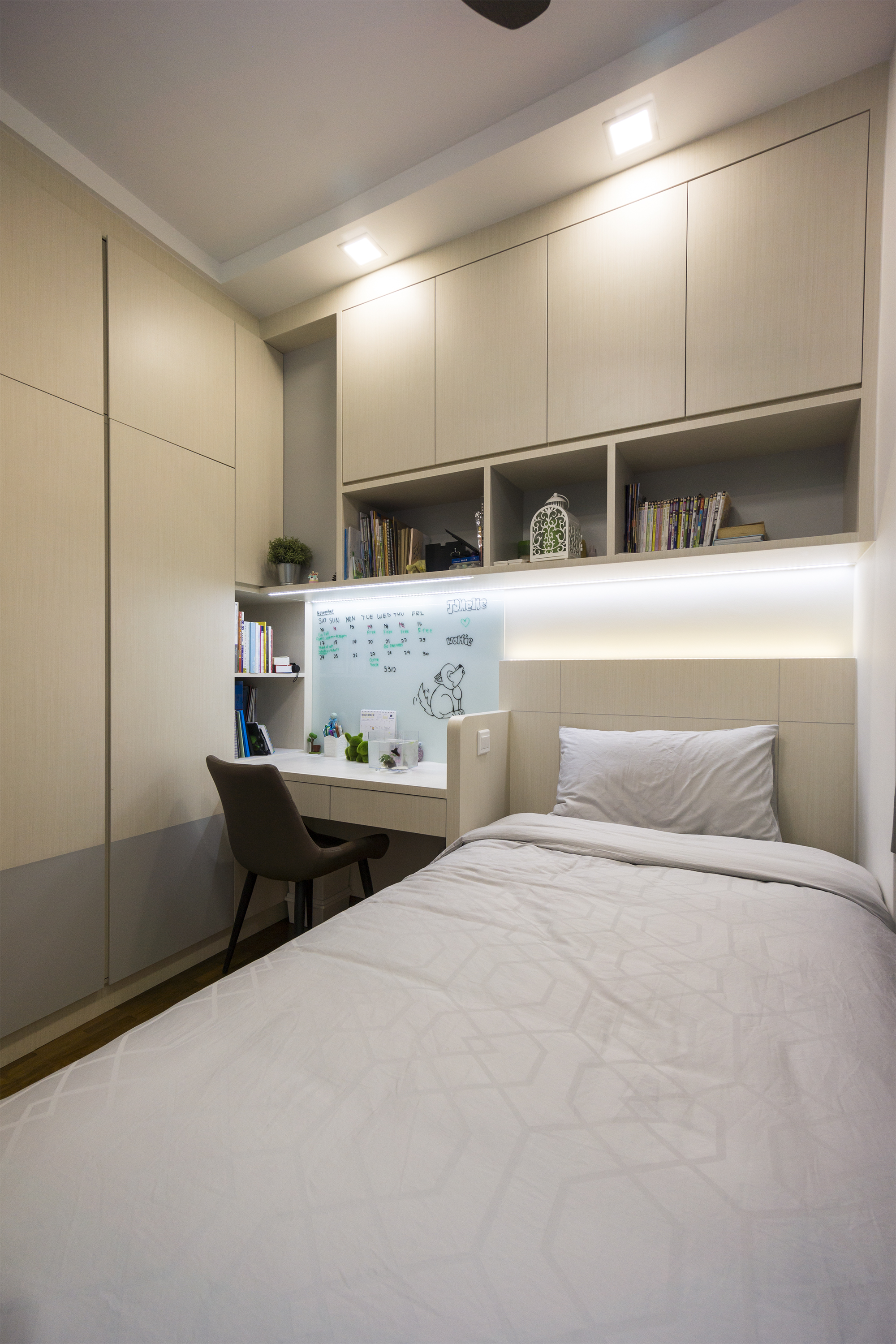 Contemporary, Modern Design - Bedroom - Condominium - Design by Flo Design Pte Ltd