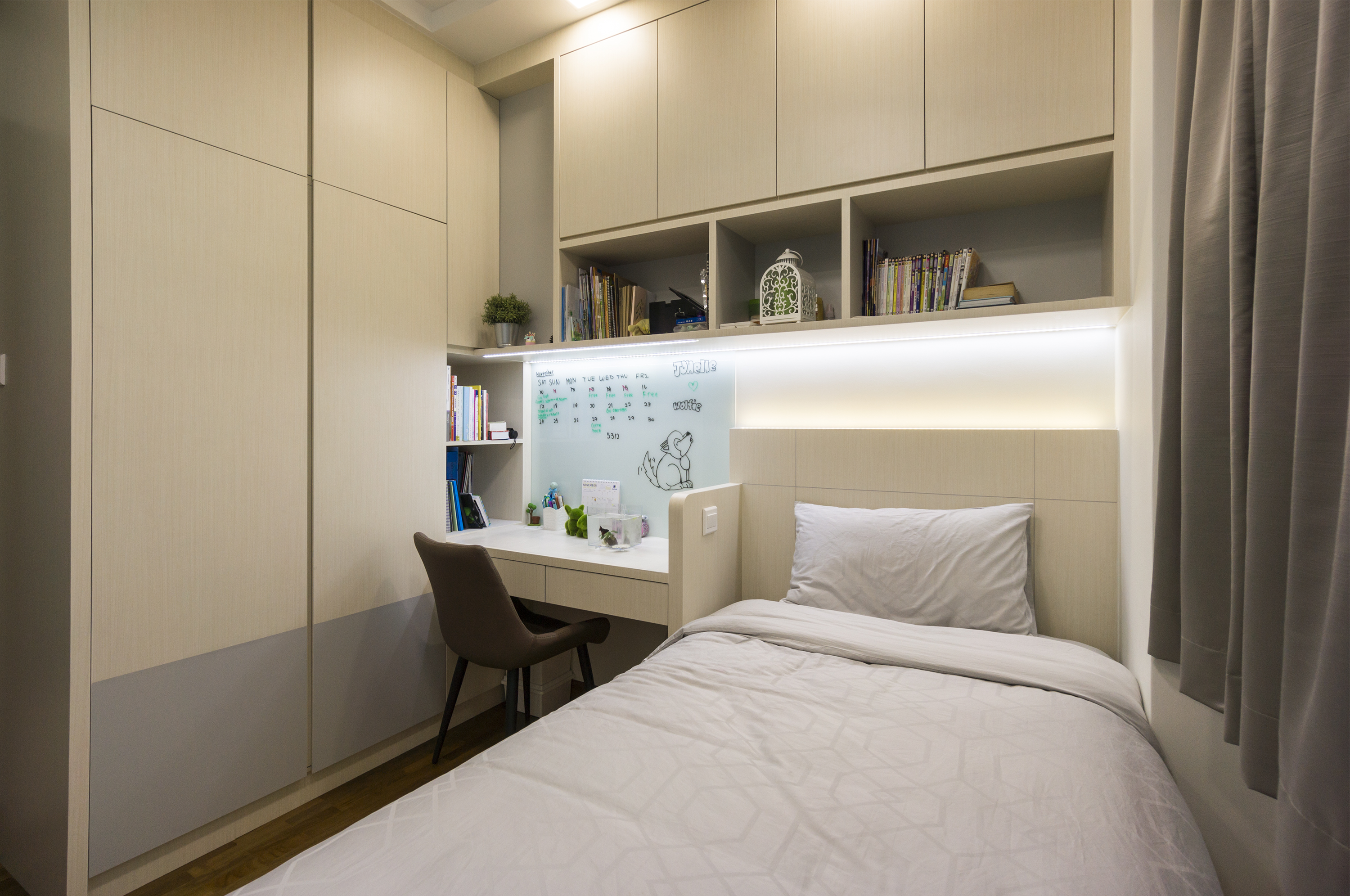 Contemporary, Modern Design - Bedroom - Condominium - Design by Flo Design Pte Ltd