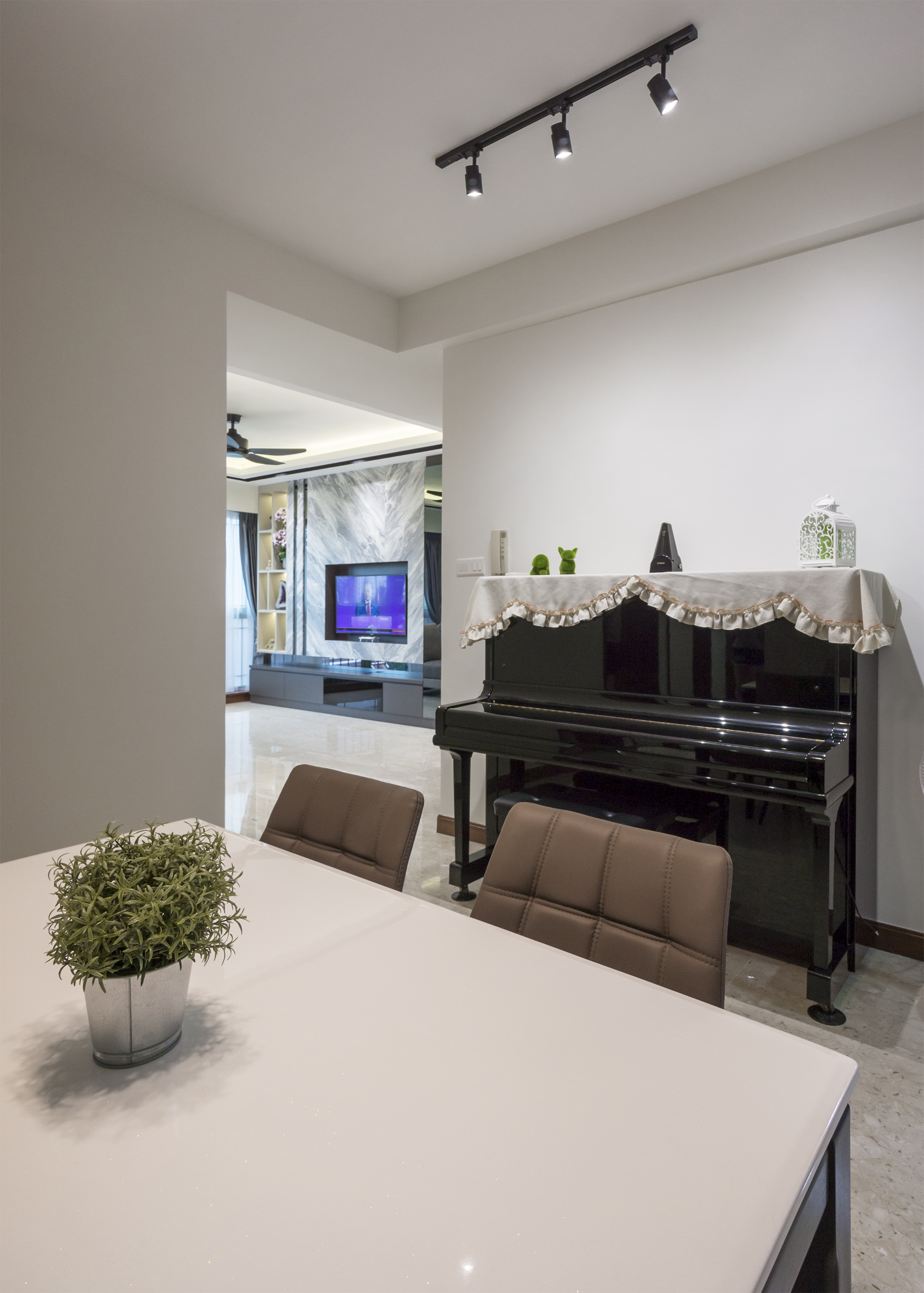 Contemporary, Modern Design - Dining Room - Condominium - Design by Flo Design Pte Ltd