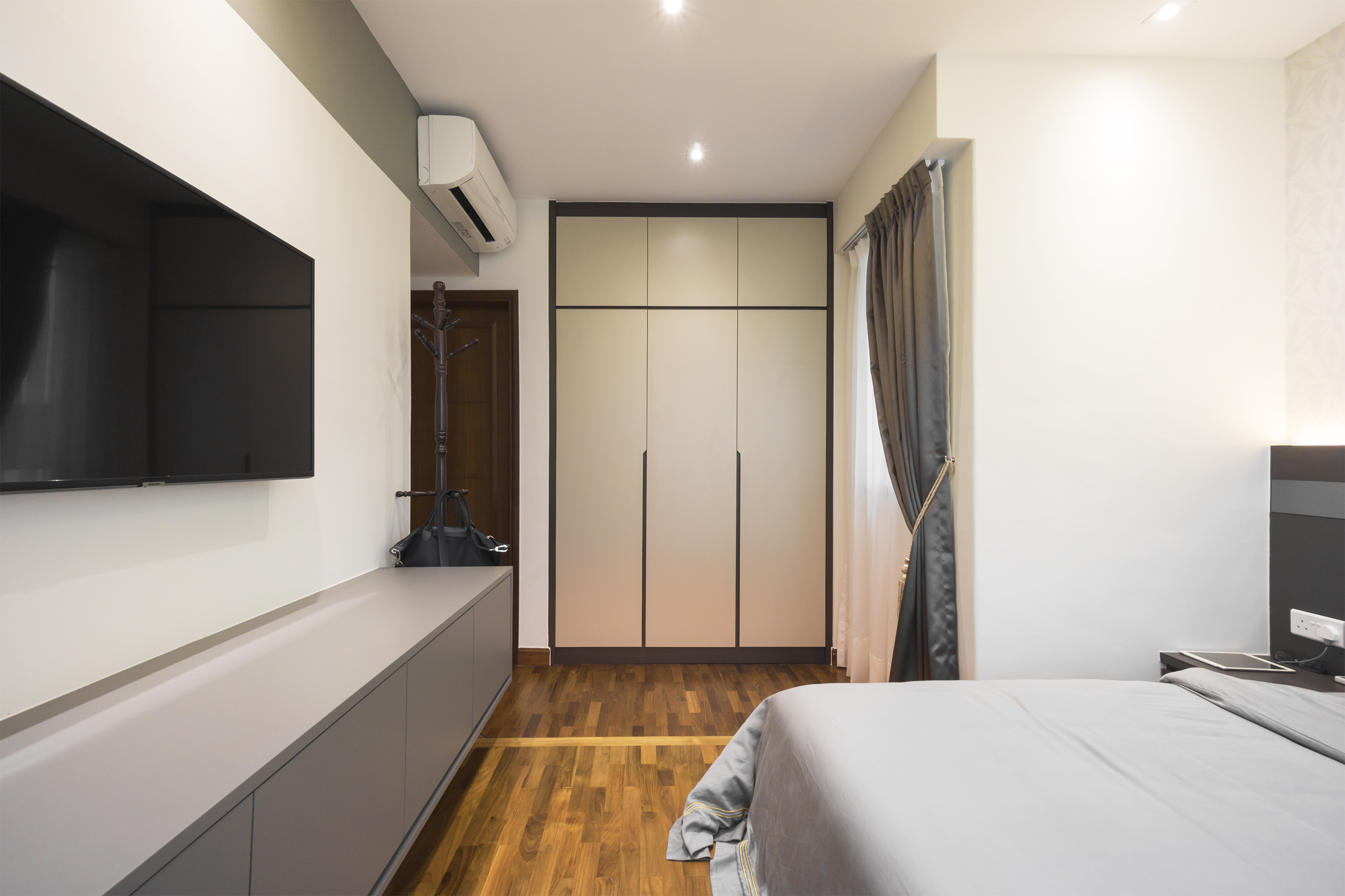 Contemporary, Modern Design - Bedroom - Condominium - Design by Flo Design Pte Ltd