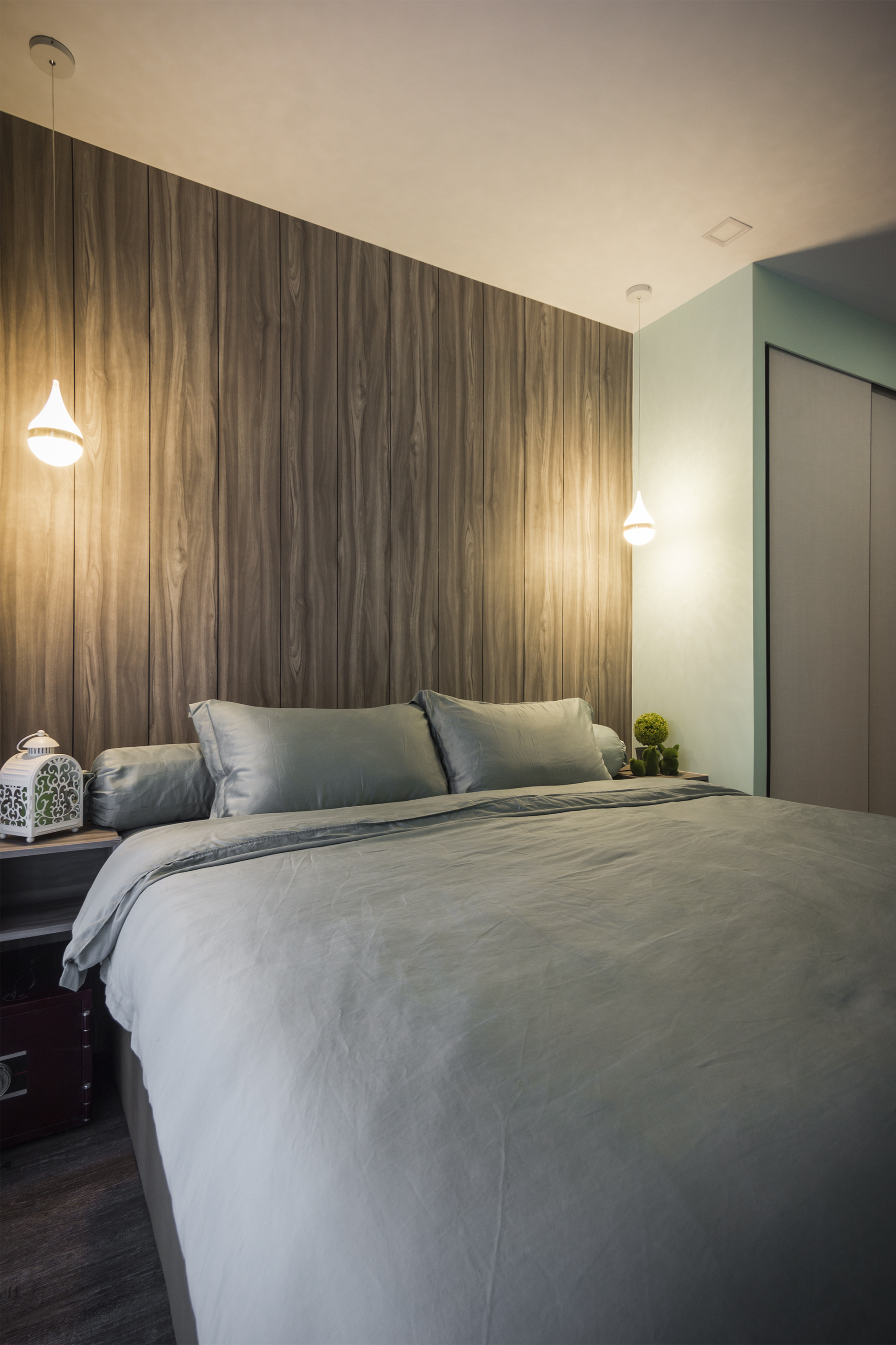 Contemporary, Minimalist, Modern Design - Bedroom - Condominium - Design by Flo Design Pte Ltd