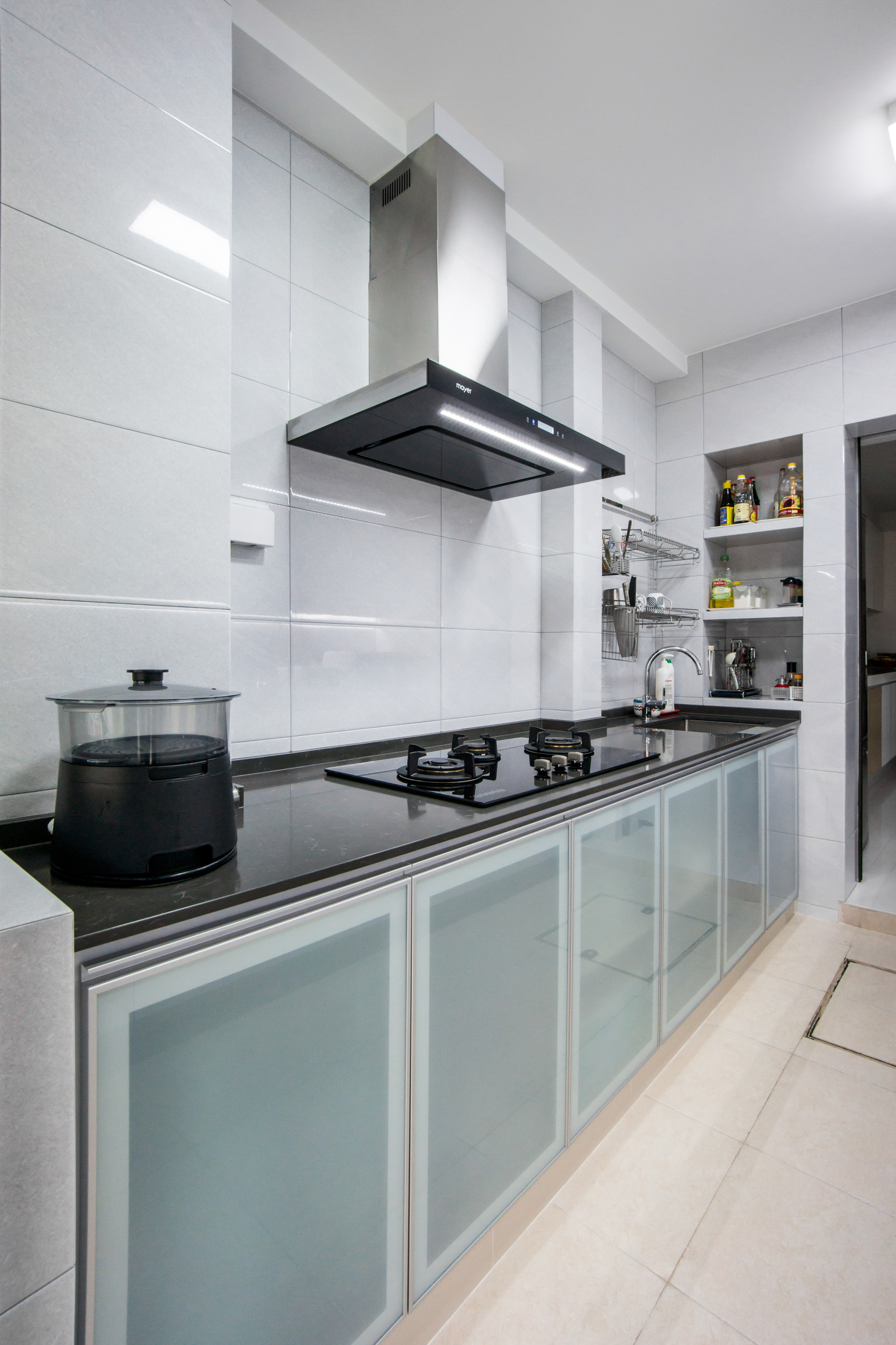 Contemporary Design - Kitchen - Landed House - Design by Flo Design Pte Ltd