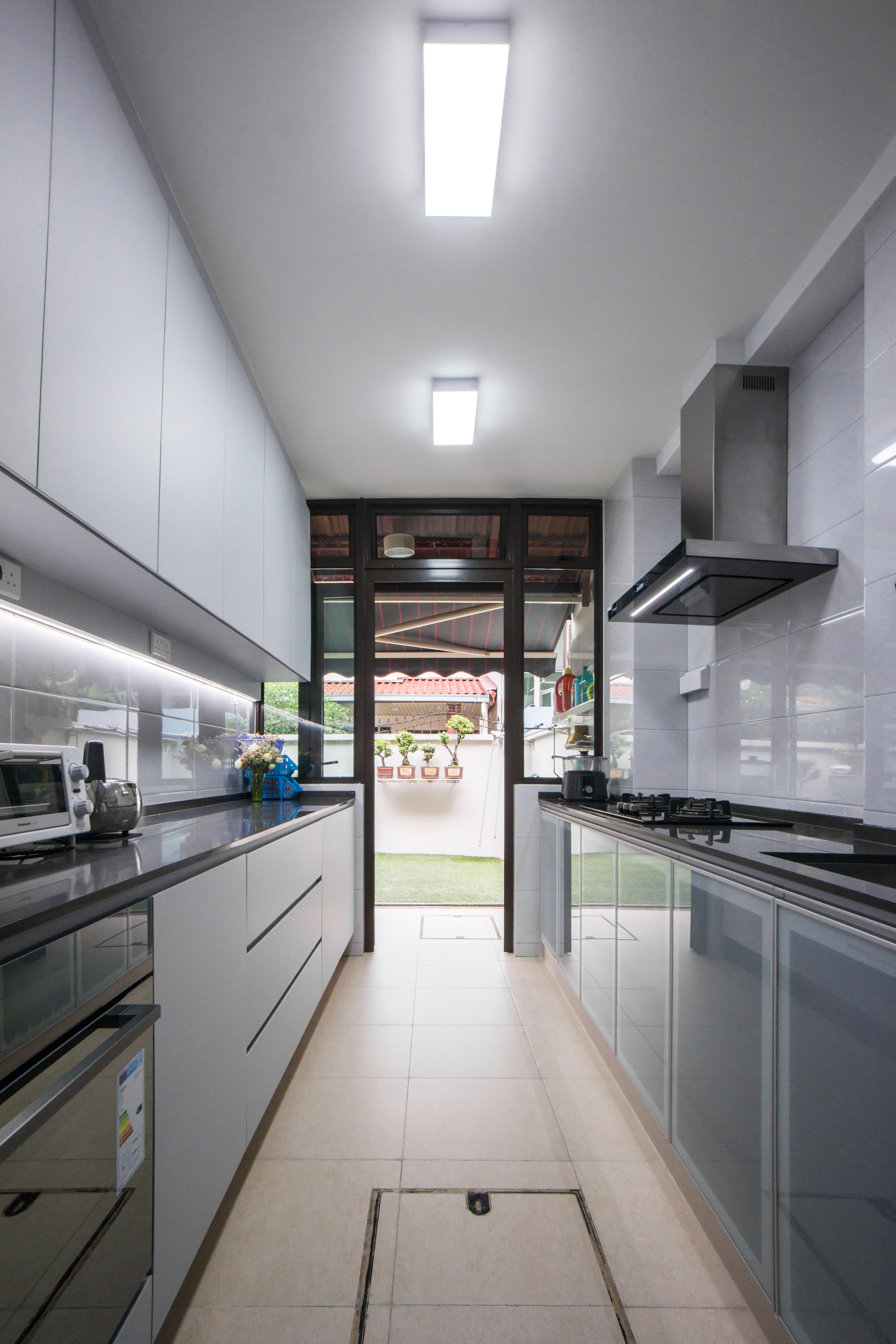 Contemporary Design - Kitchen - Landed House - Design by Flo Design Pte Ltd