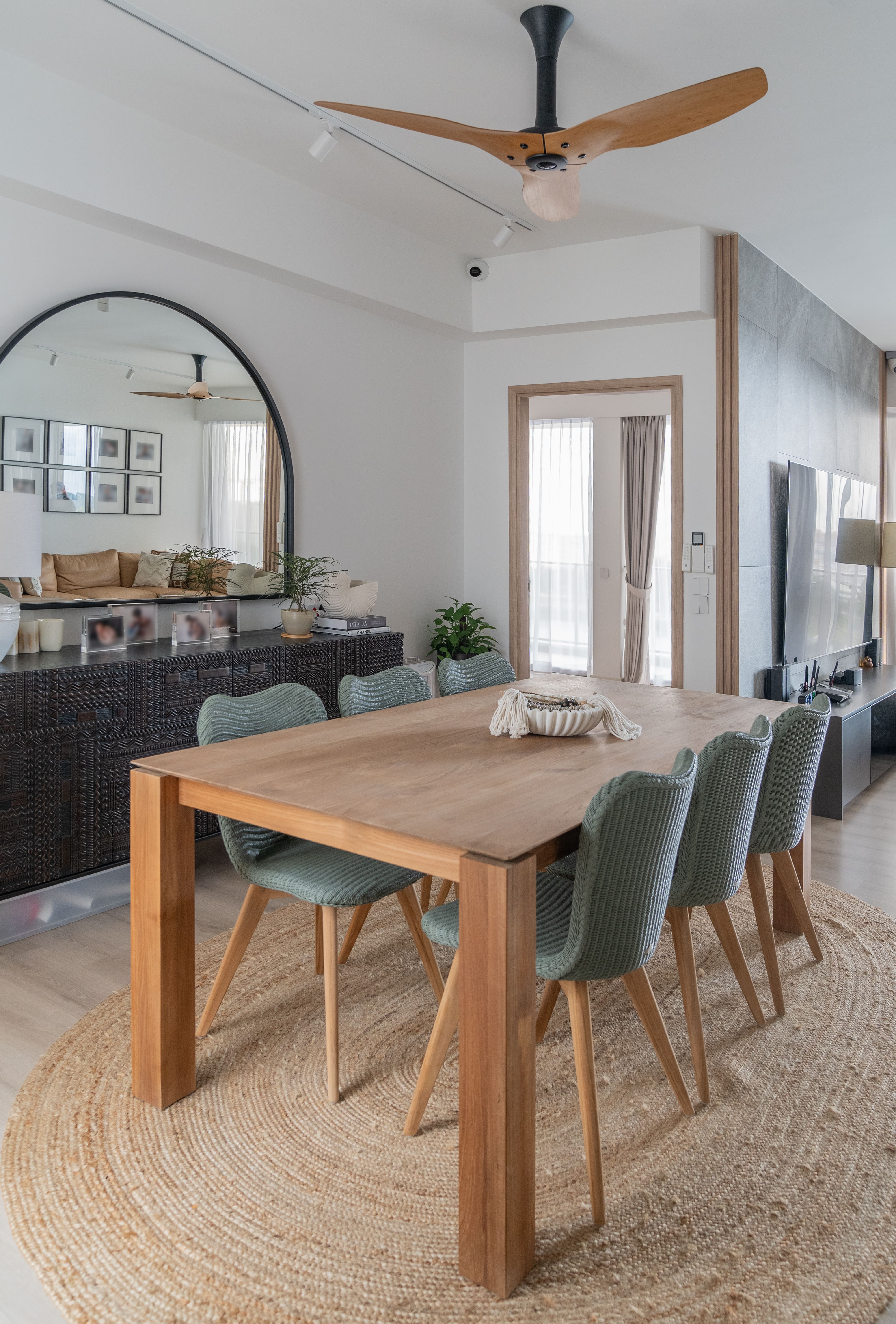 Contemporary Design - Dining Room - Condominium - Design by Goodman Interior