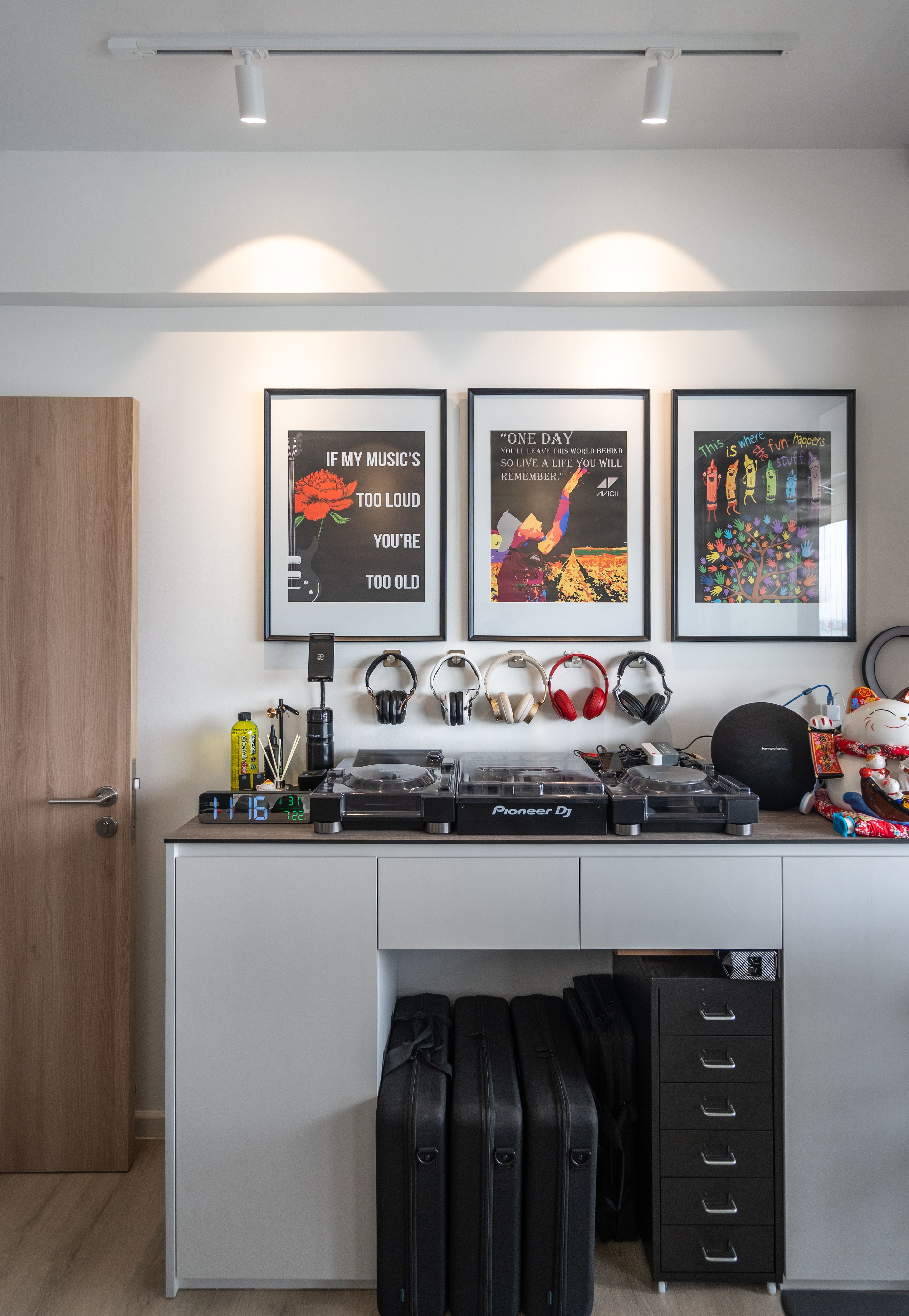 Contemporary Design - Bedroom - Condominium - Design by Goodman Interior