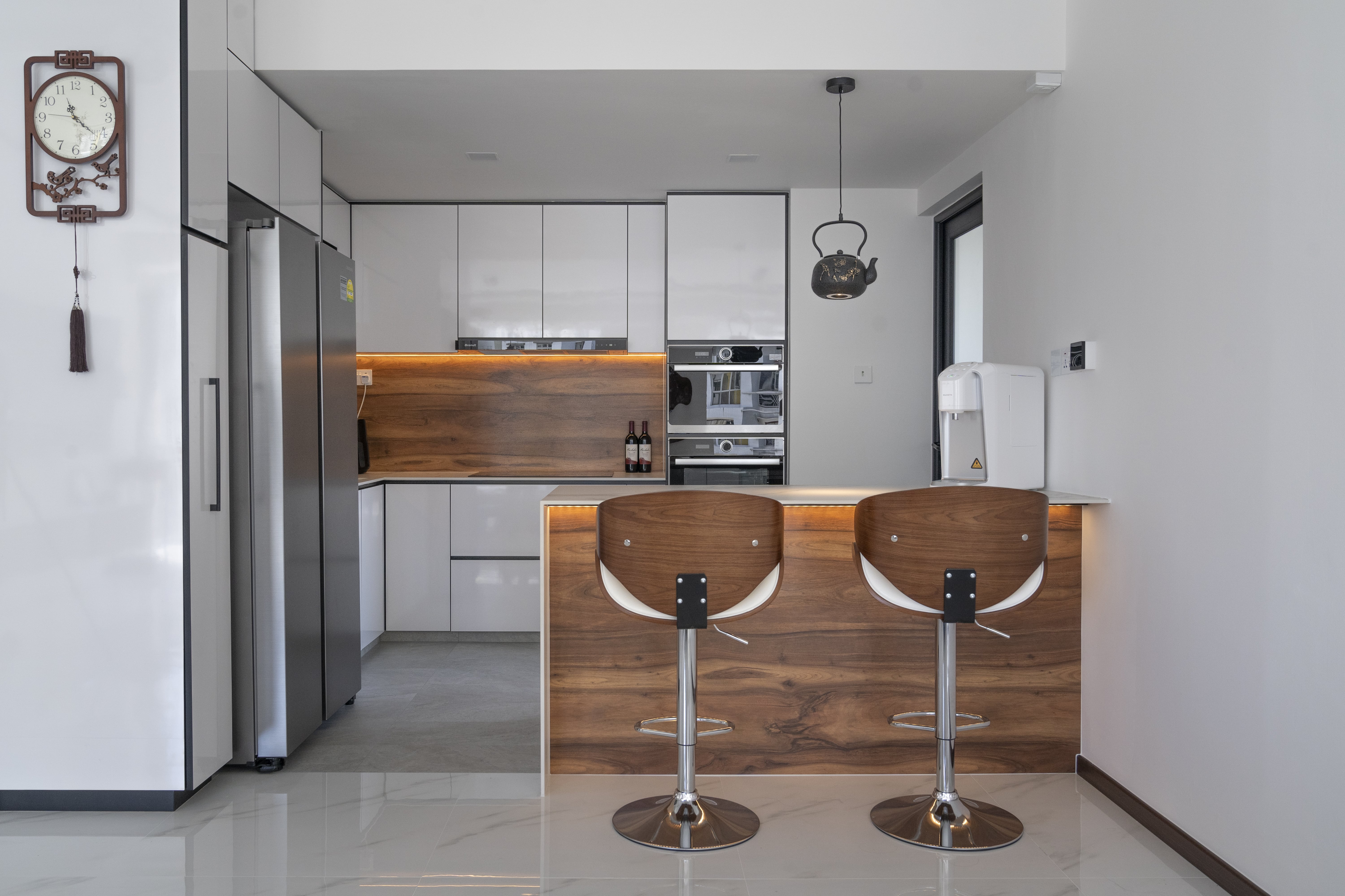 Contemporary, Modern Design - Kitchen - Condominium - Design by Goodman Interior