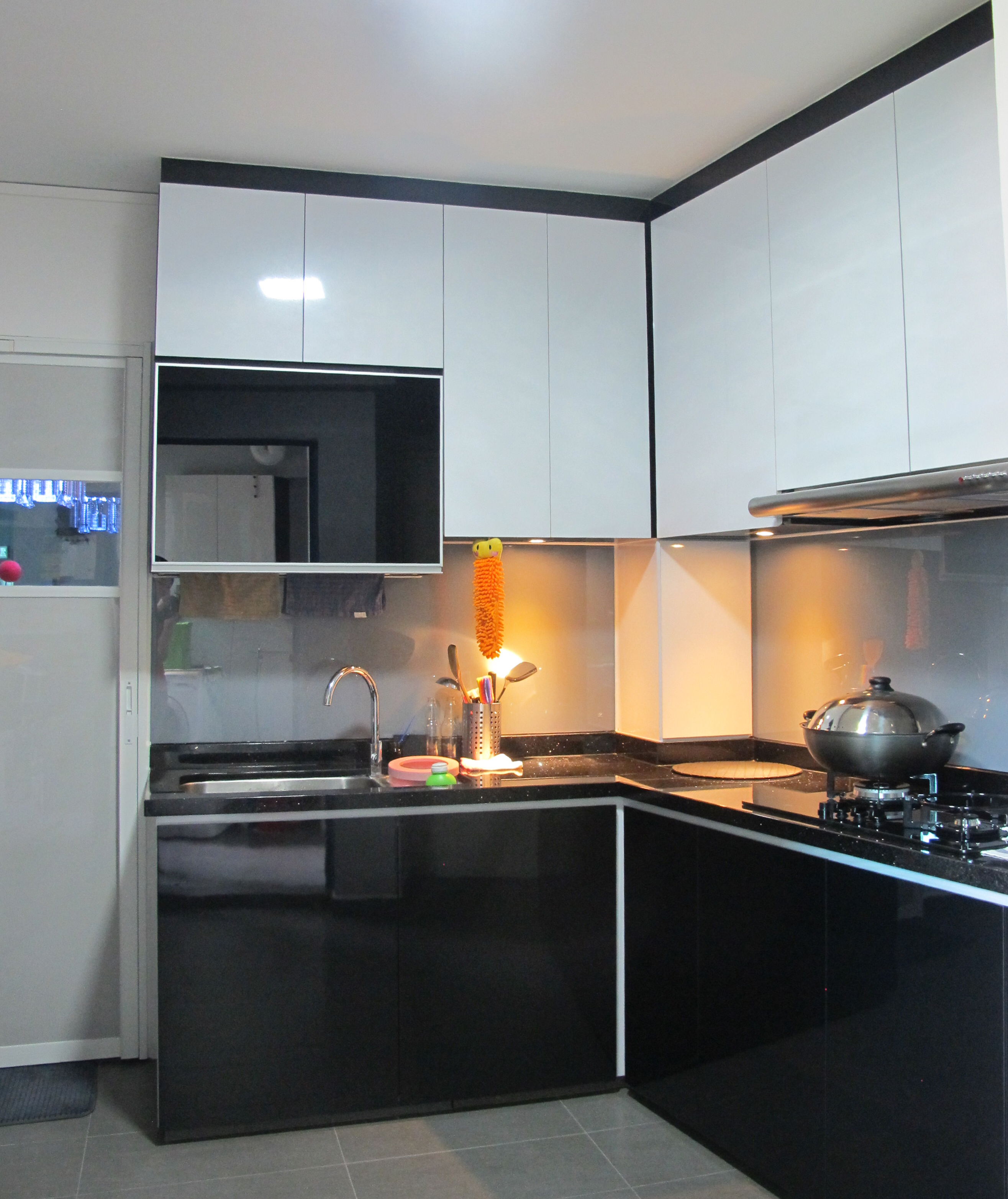 Contemporary, Modern Design - Kitchen - HDB 4 Room - Design by ID Avenue Pte Ltd (Interior Design Avenue)