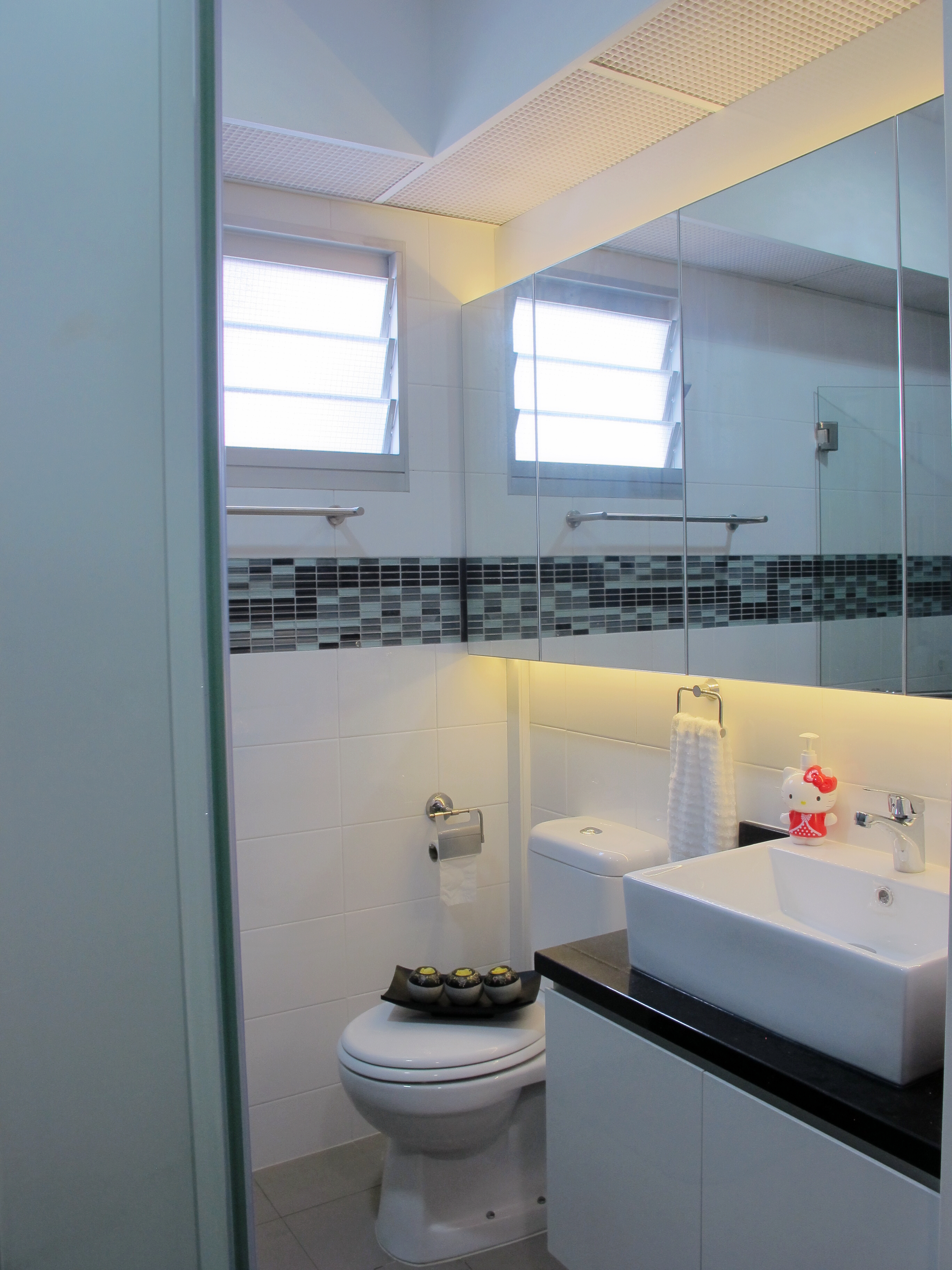 Contemporary, Modern Design - Bathroom - HDB 5 Room - Design by ID Avenue Pte Ltd (Interior Design Avenue)