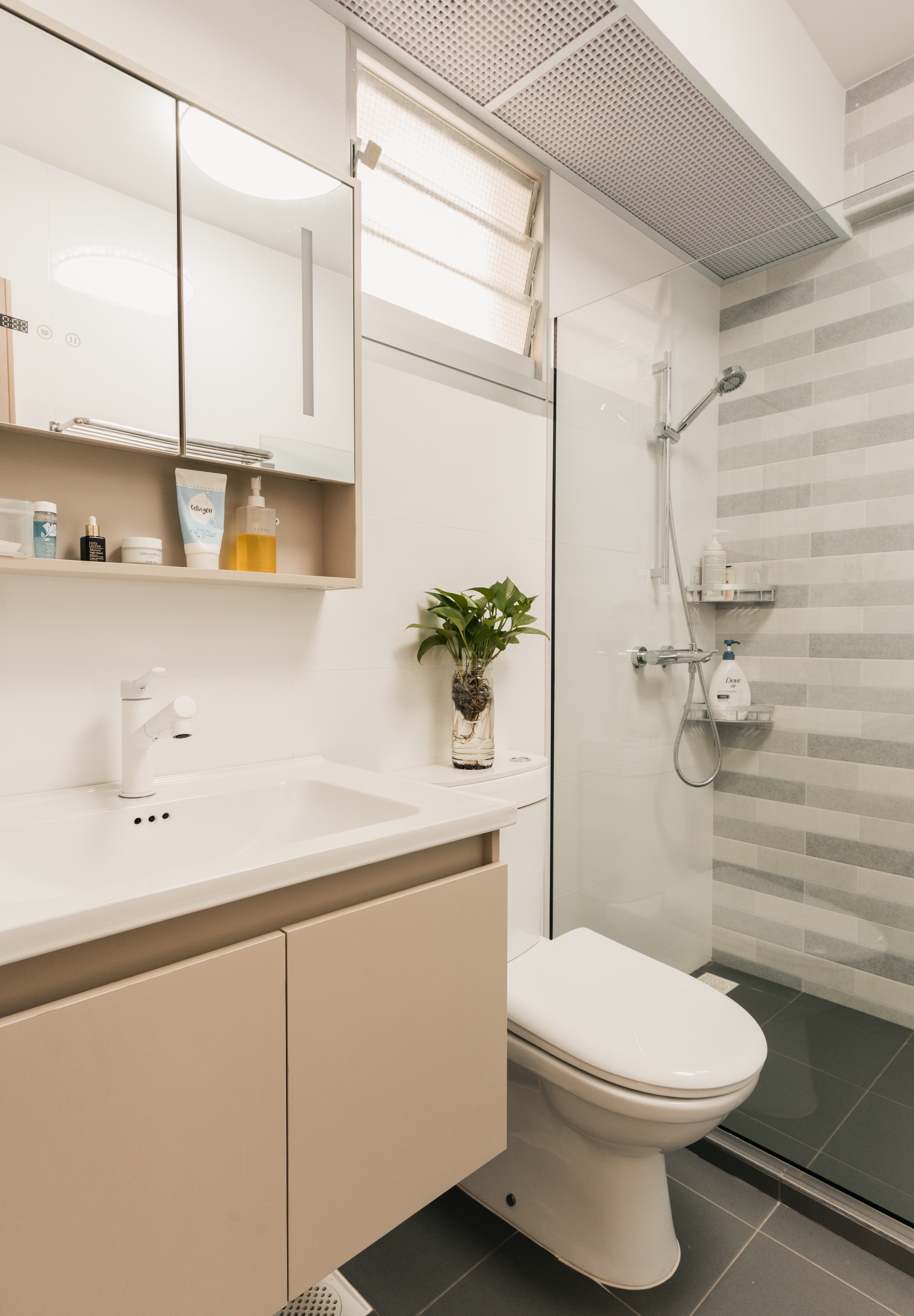 Contemporary, Minimalist Design - Bathroom - HDB 4 Room - Design by Interior Artist Pte Ltd
