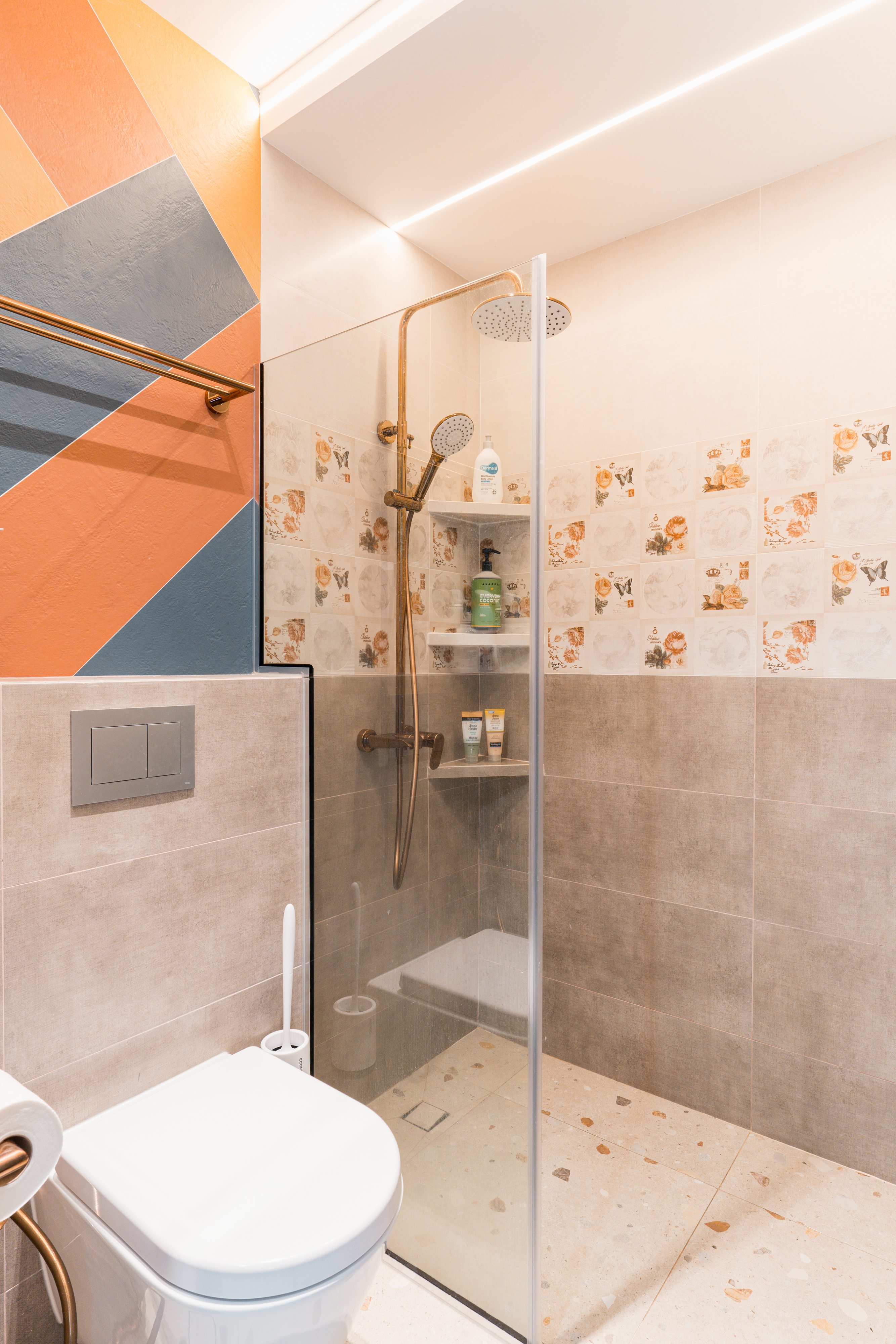 Eclectic, Modern Design - Bathroom - Condominium - Design by Interior Artist Pte Ltd