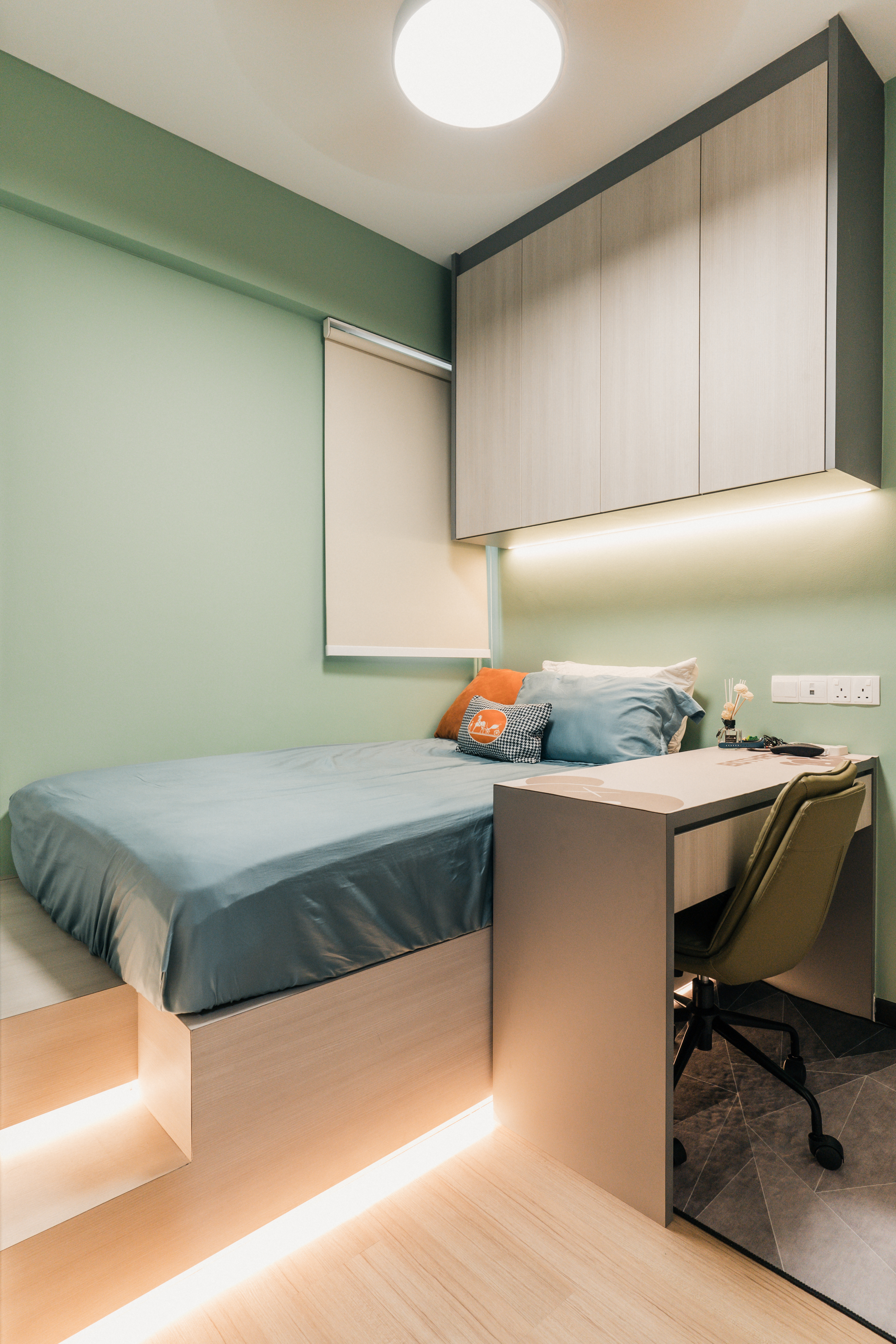 Minimalist, Modern Design - Bedroom - Condominium - Design by Interior Artist Pte Ltd