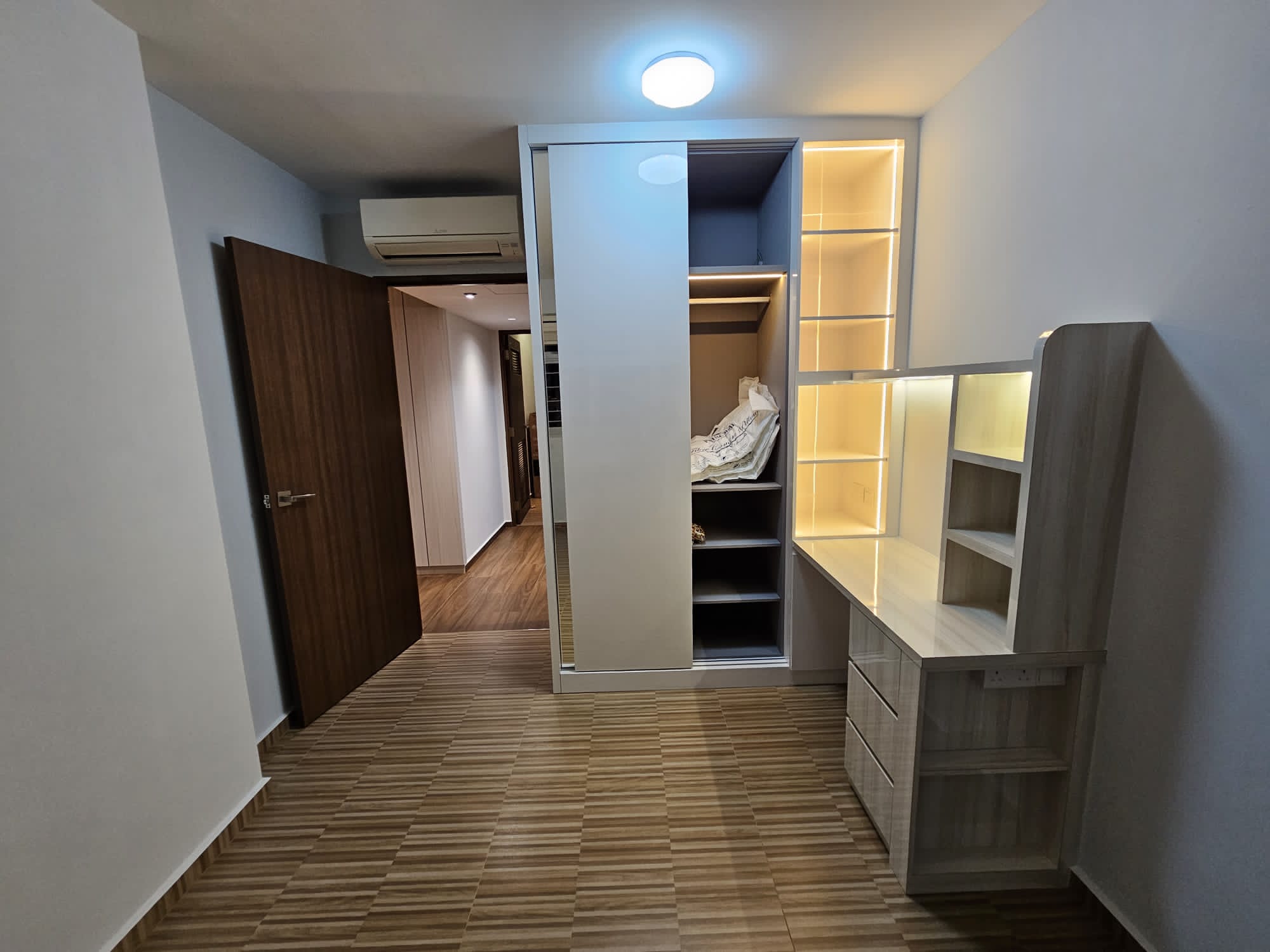 Contemporary, Modern Design - Bedroom - HDB 5 Room - Design by JD Interior Pte Ltd