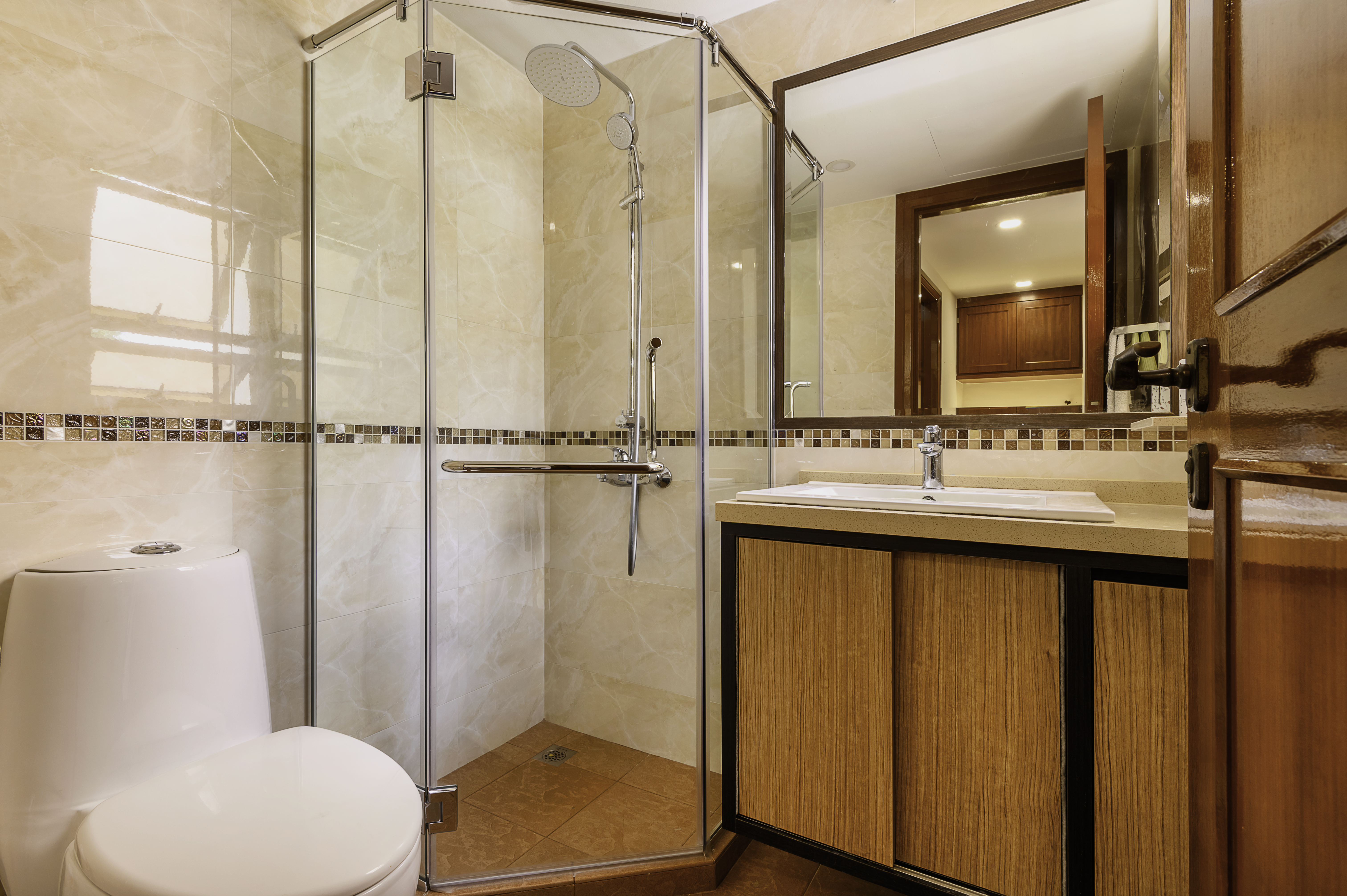 Classical, Contemporary, Resort Design - Bathroom - Condominium - Design by Le Interi