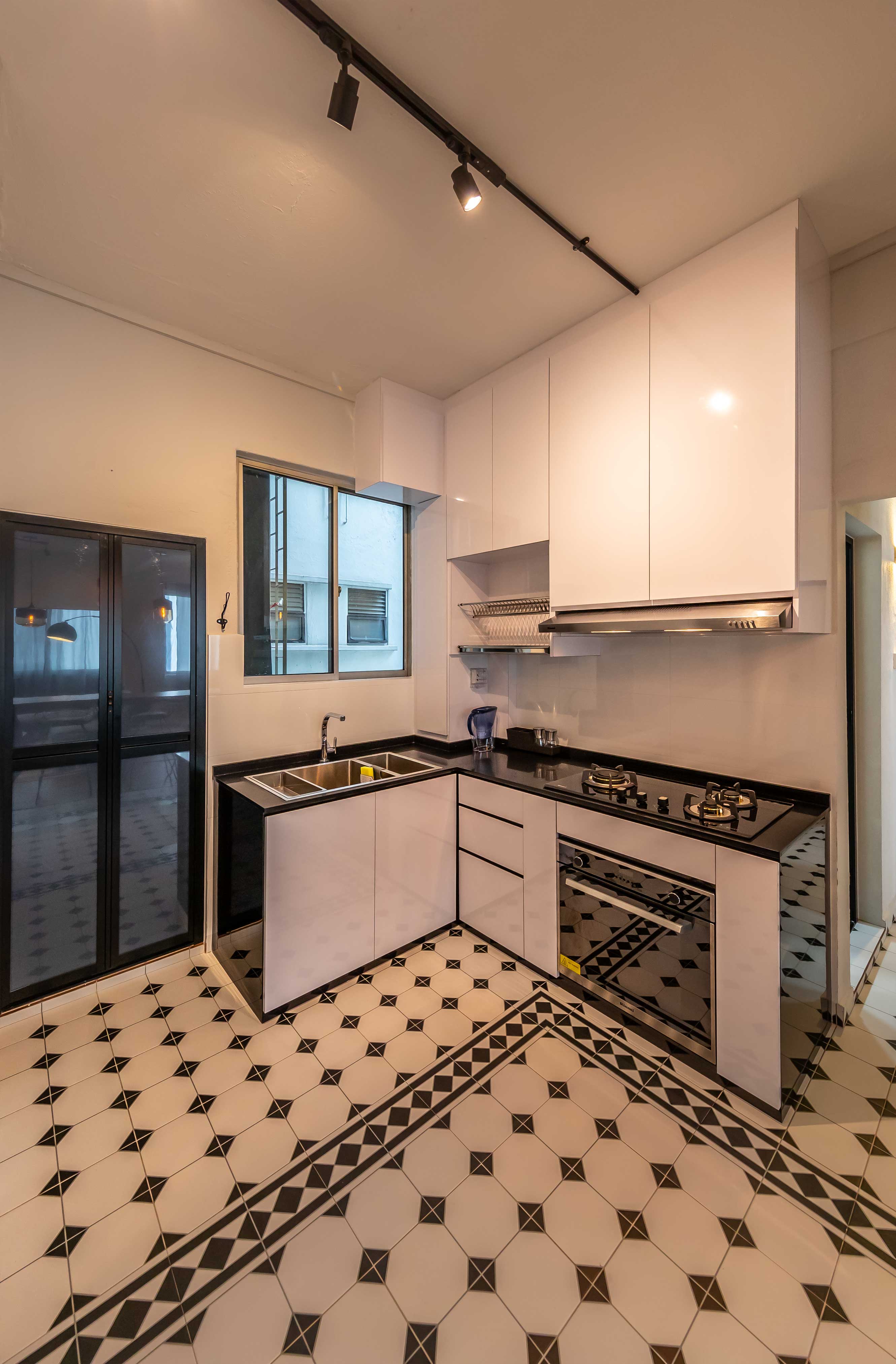 Modern Design - Kitchen - Condominium - Design by Leef Deco Pte Ltd