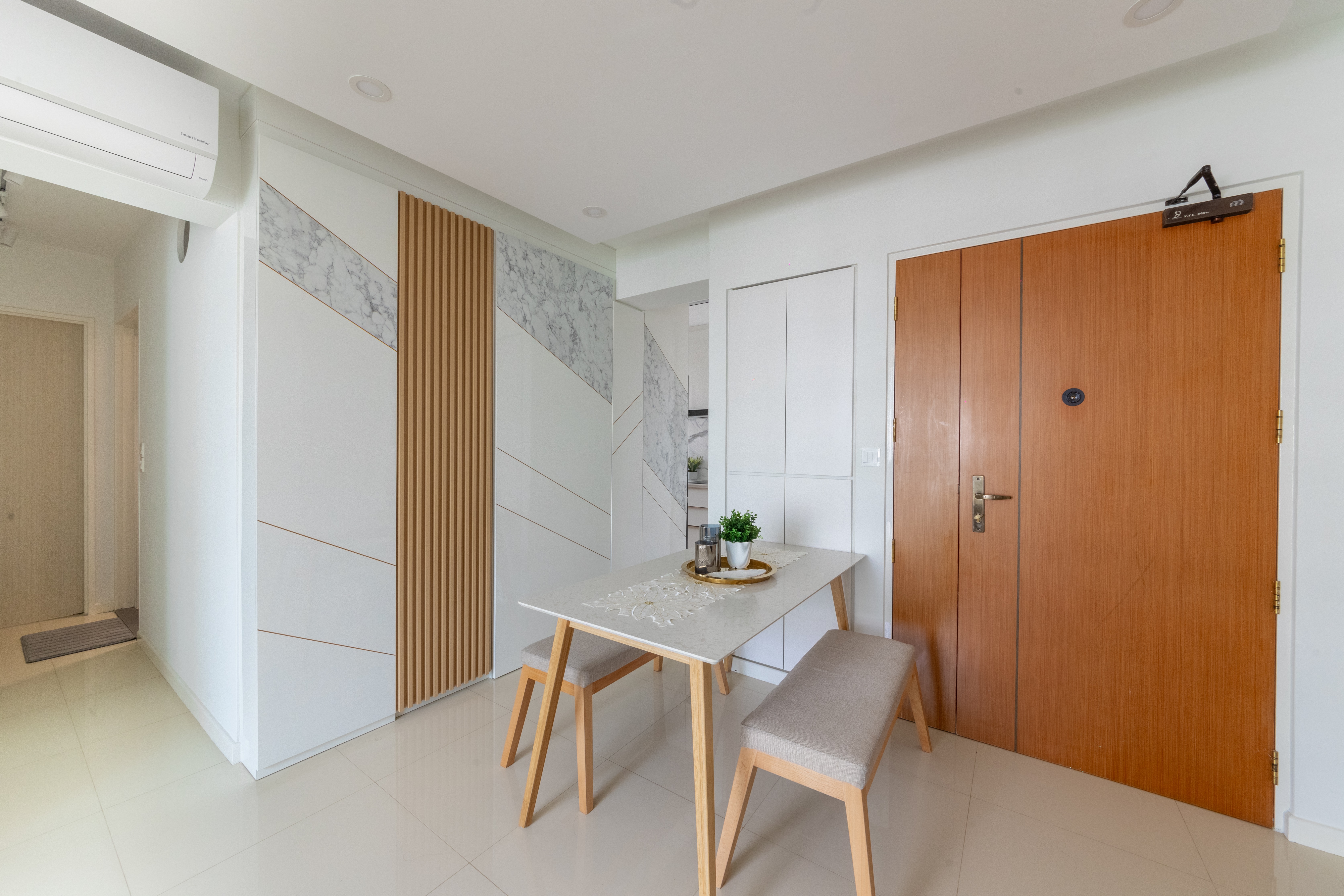 Minimalist Design - Dining Room - HDB 4 Room - Design by Livspace