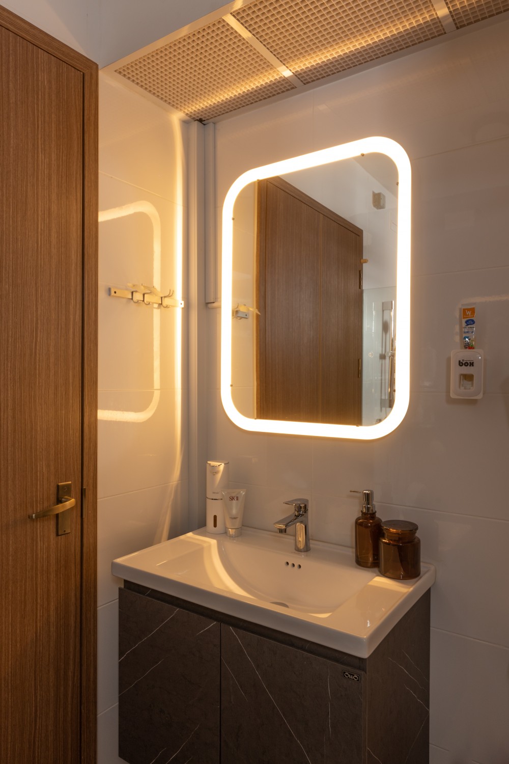 Contemporary Design - Bathroom - HDB 4 Room - Design by Livspace
