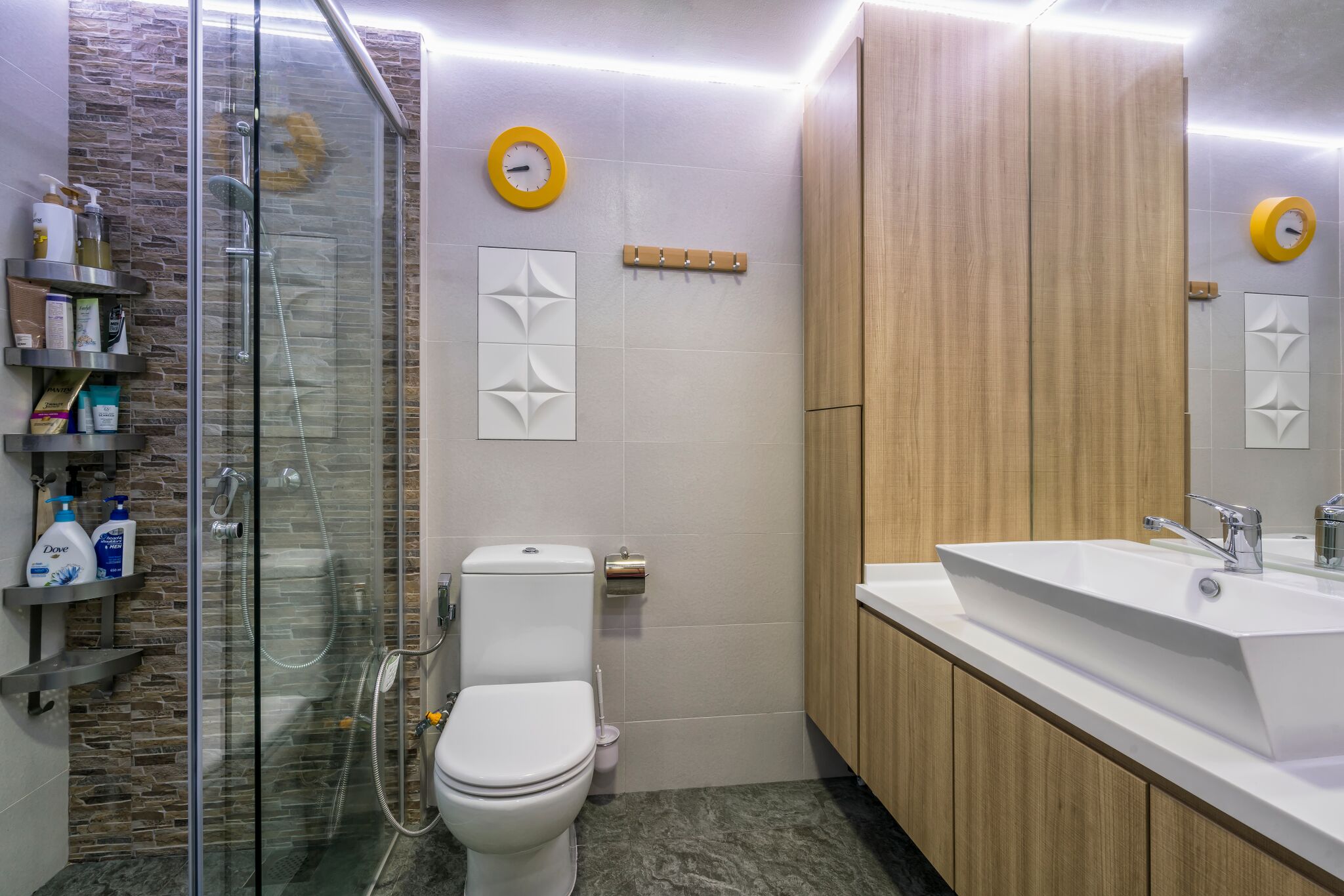 Contemporary Design - Bathroom - Condominium - Design by Met Interior