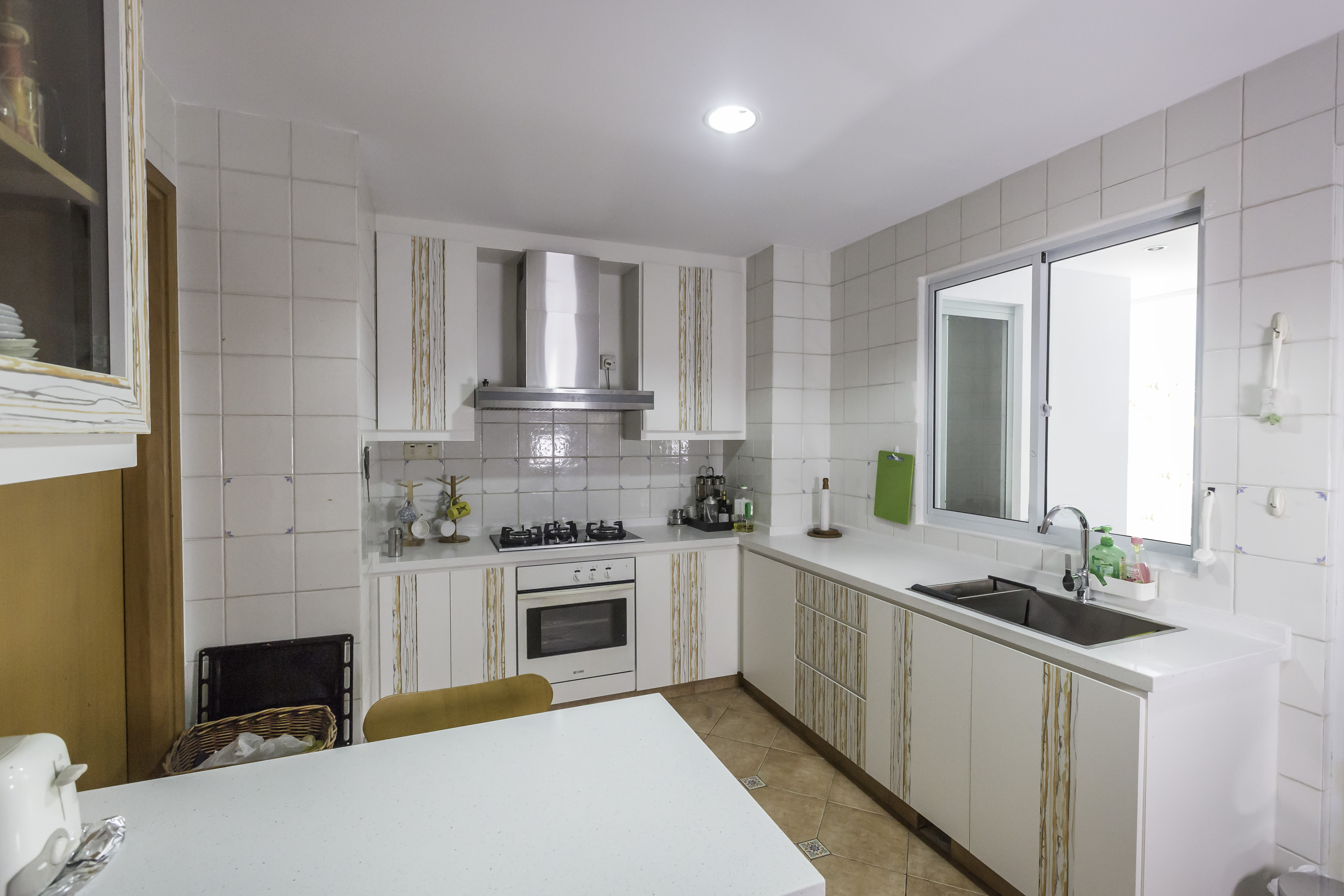 Modern Design - Kitchen - Condominium - Design by MJS Interior Pte Ltd