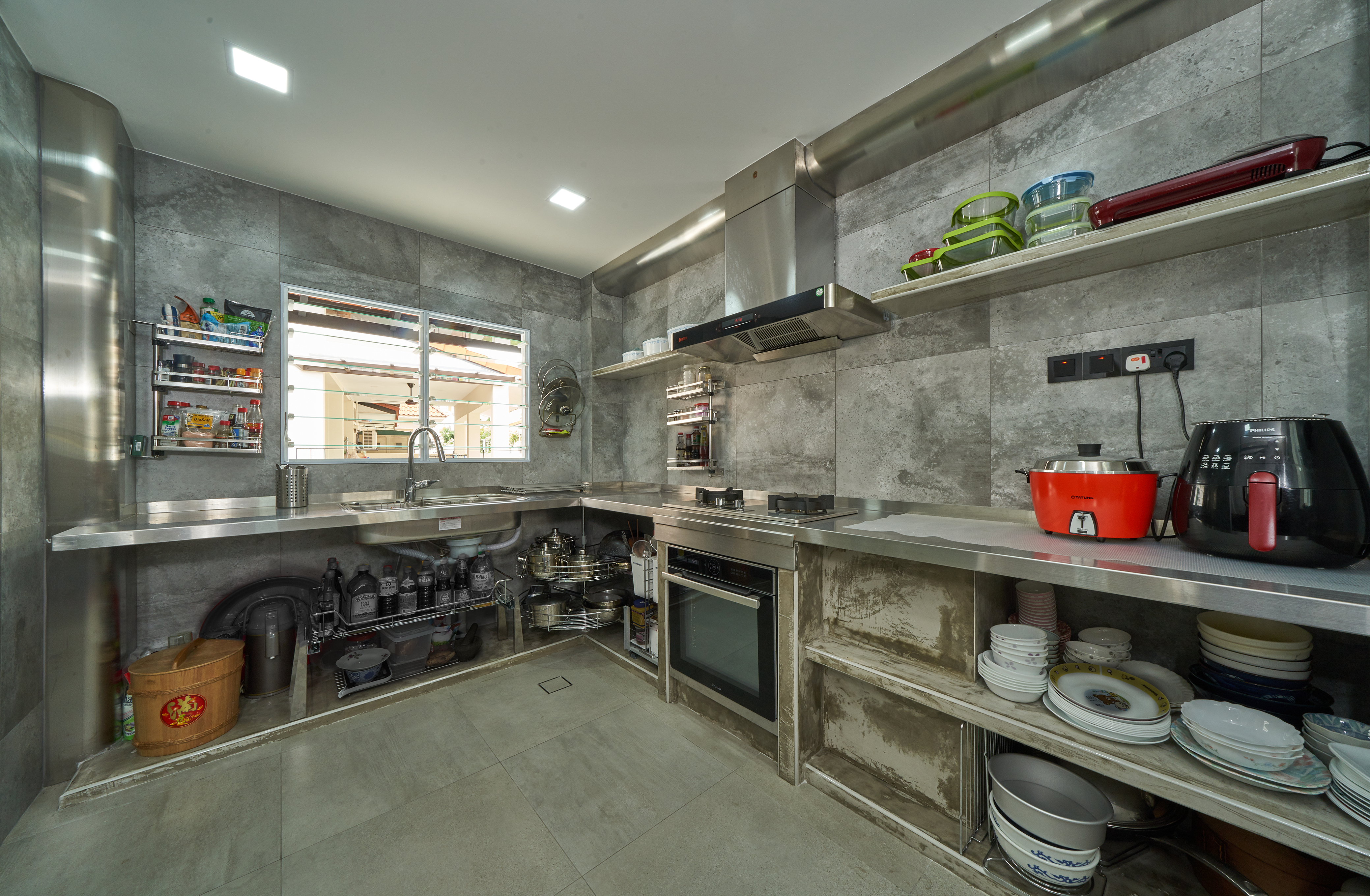Modern Design - Kitchen - Landed House - Design by Ovon Design Pte Ltd