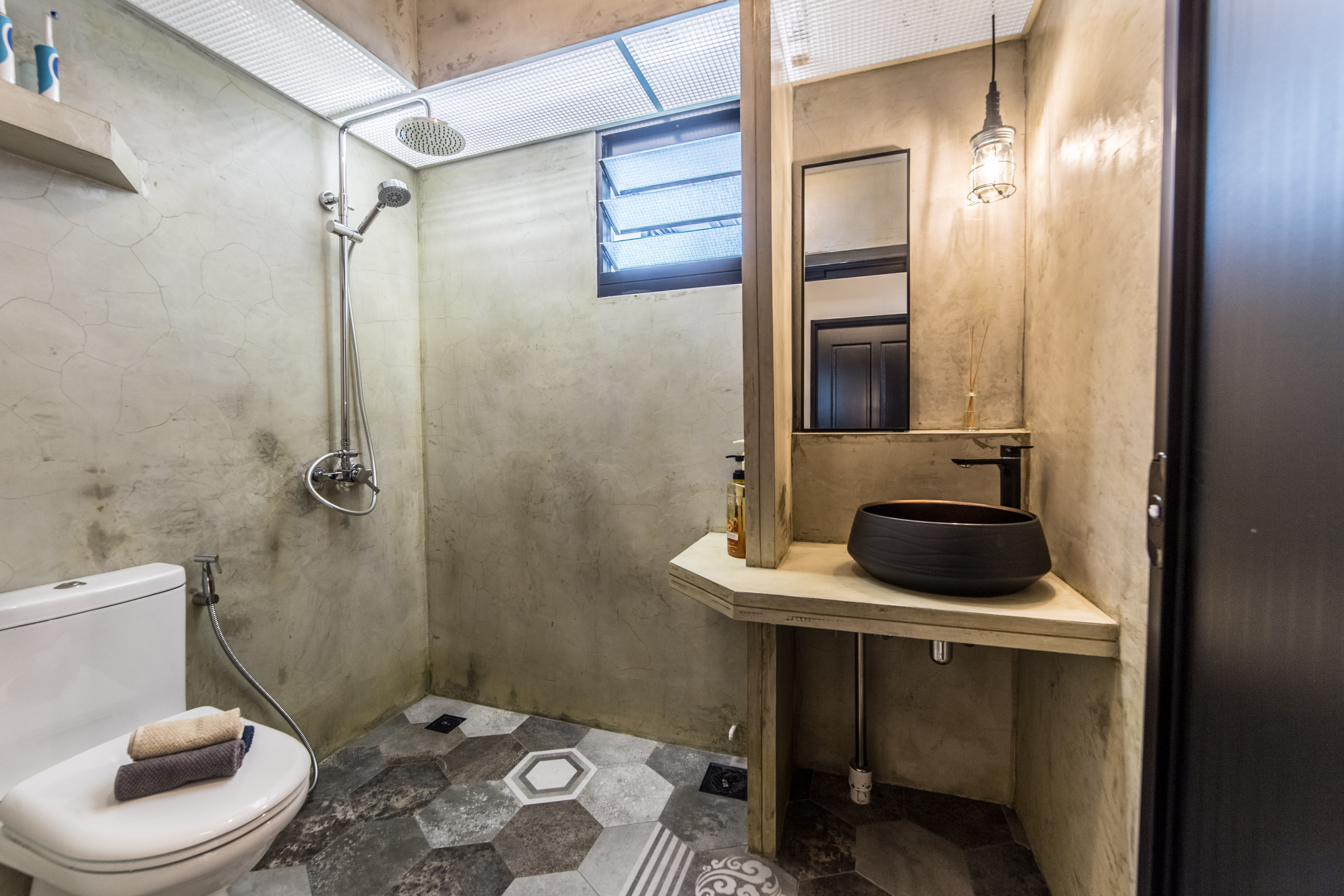 Contemporary Design - Bathroom - HDB 4 Room - Design by Ovon Design Pte Ltd