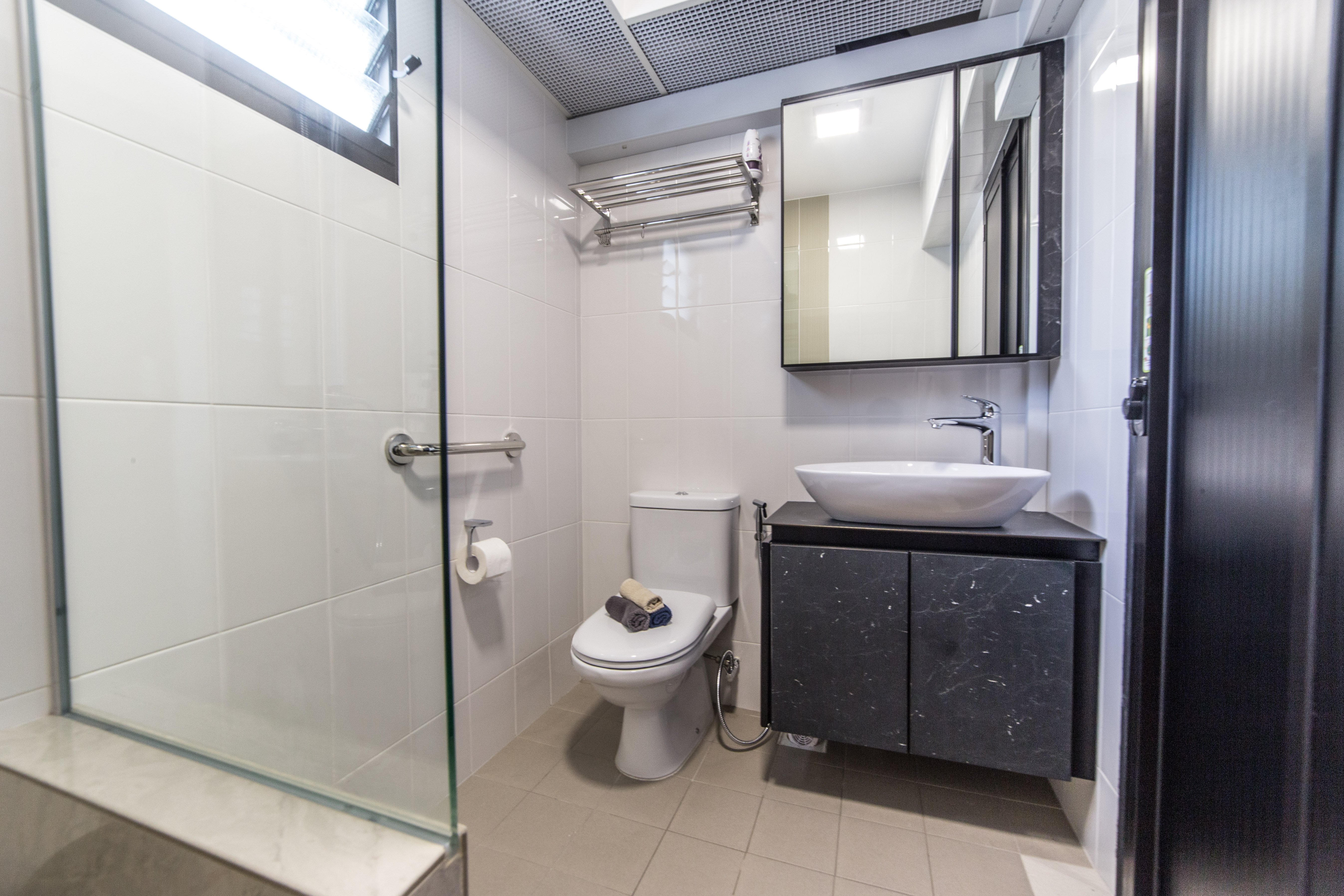 Contemporary Design - Bathroom - HDB 4 Room - Design by Ovon Design Pte Ltd