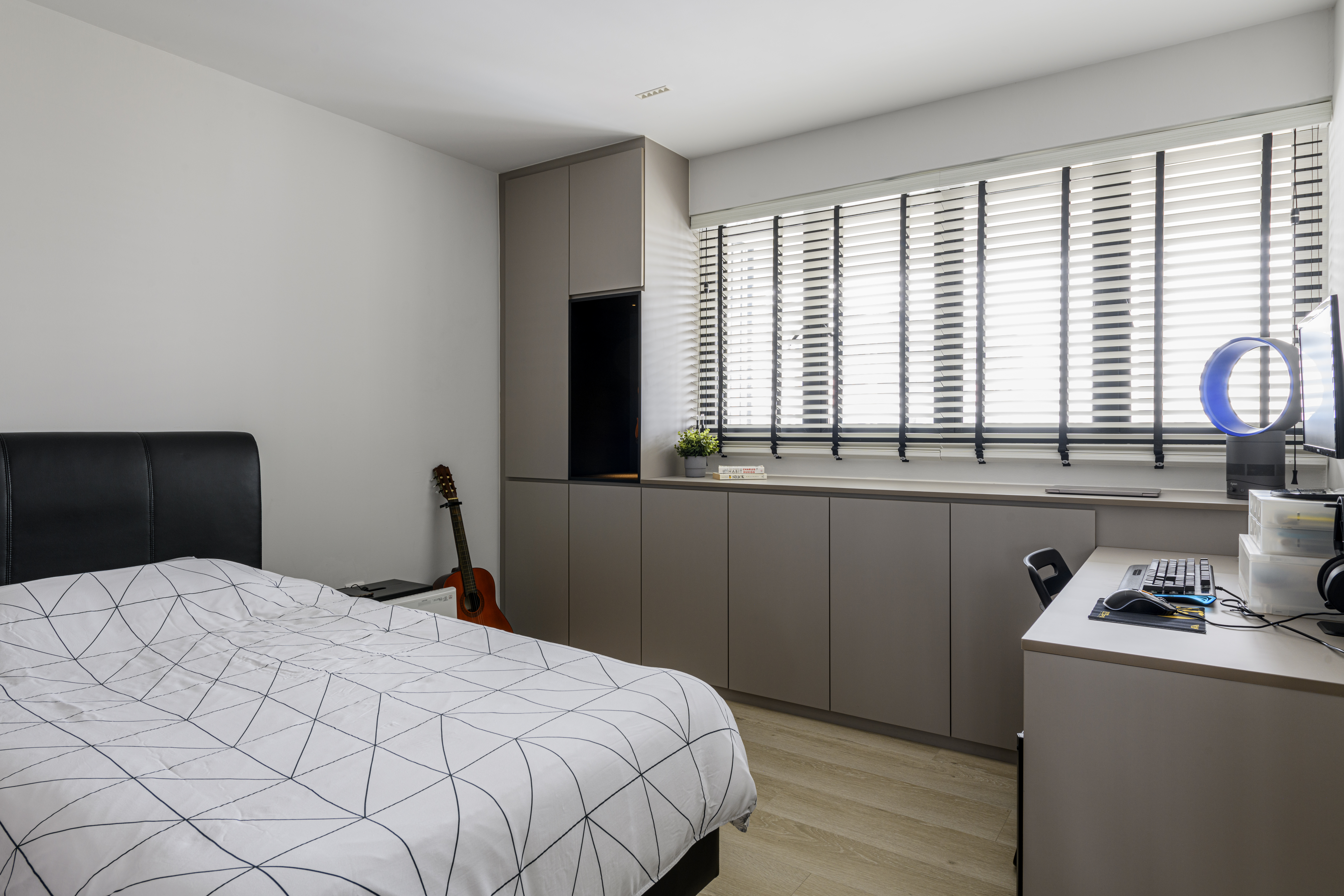 Contemporary Design - Bedroom - HDB Executive Apartment - Design by Ovon Design Pte Ltd