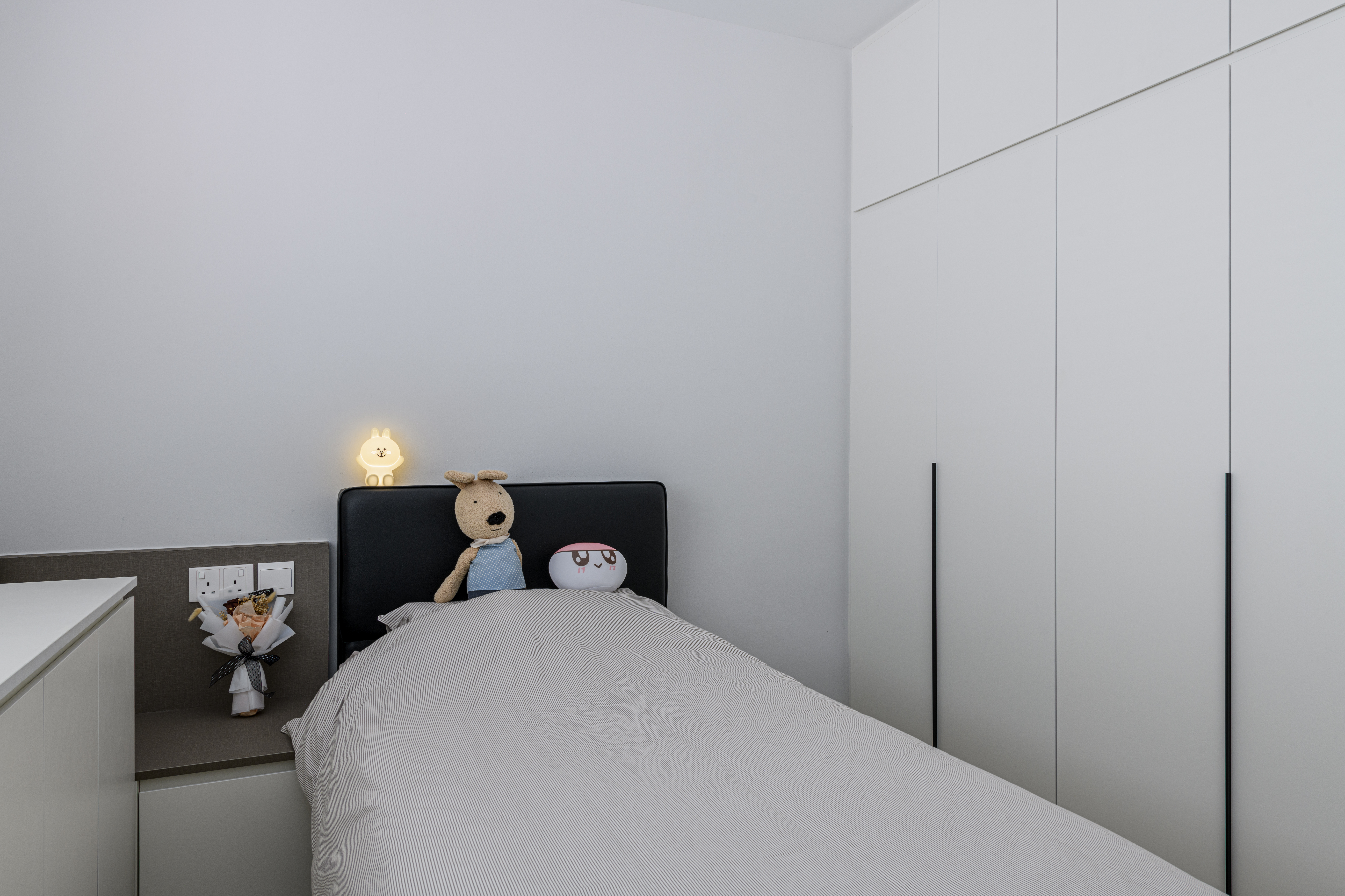 Contemporary Design - Bedroom - HDB Executive Apartment - Design by Ovon Design Pte Ltd