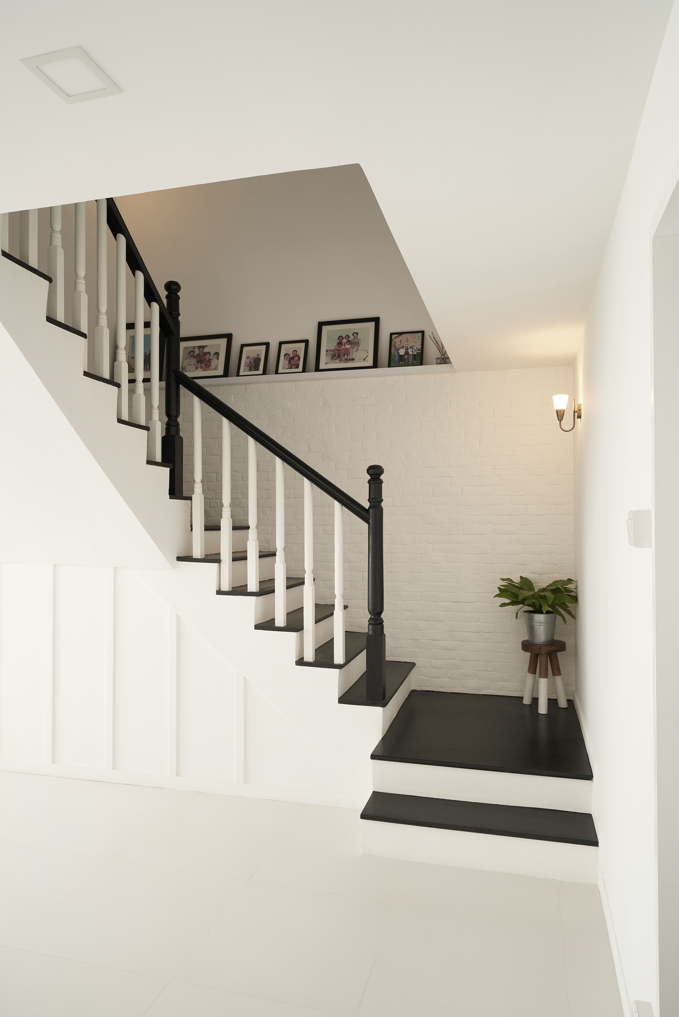 Modern Design - Living Room - HDB Executive Apartment - Design by Ovon Design Pte Ltd
