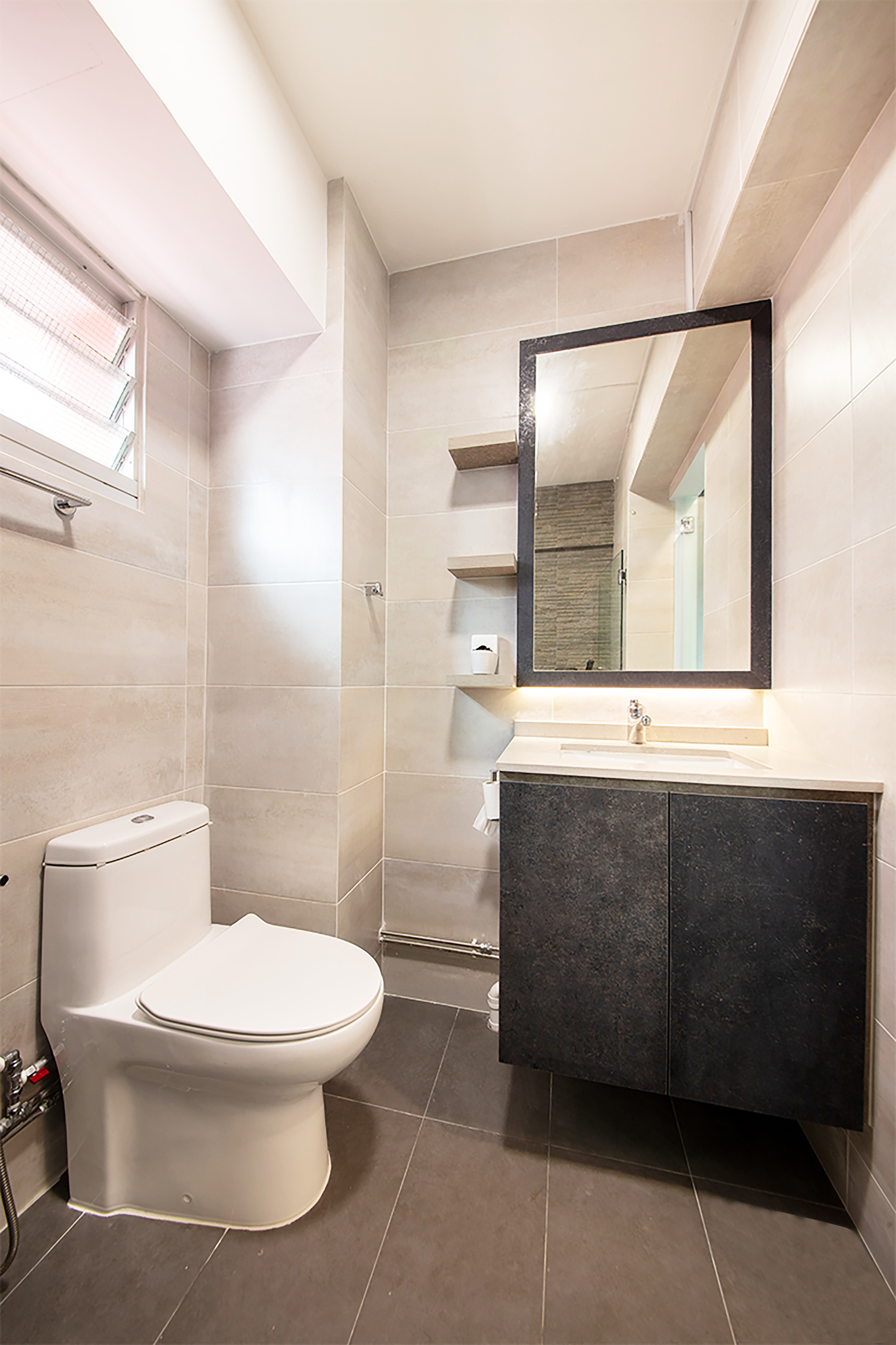 Contemporary Design - Bathroom - HDB 4 Room - Design by Ovon Design Pte Ltd
