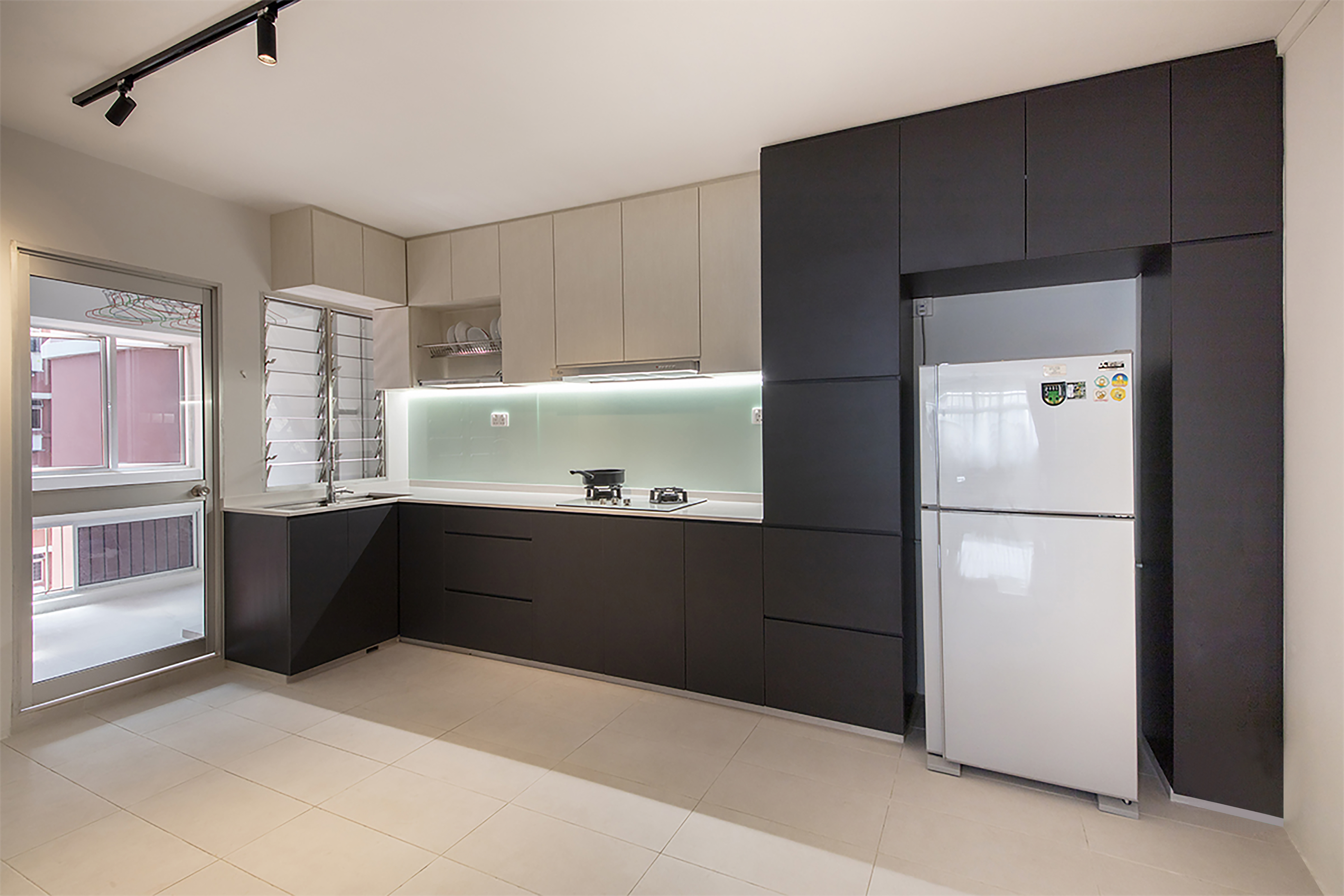 Contemporary Design - Kitchen - HDB 4 Room - Design by Ovon Design Pte Ltd