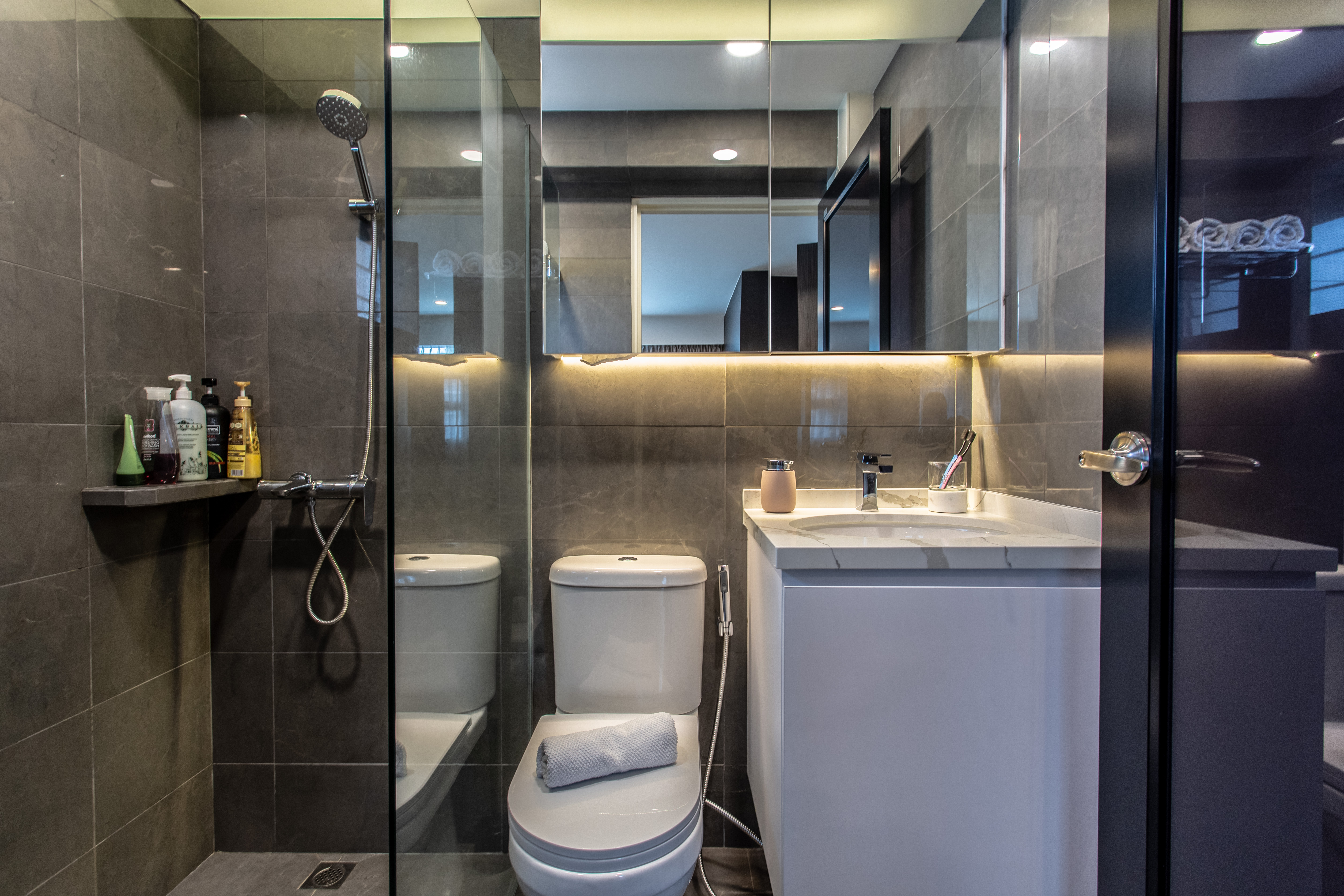 Contemporary Design - Bathroom - HDB 4 Room - Design by Ovon Design Pte Ltd