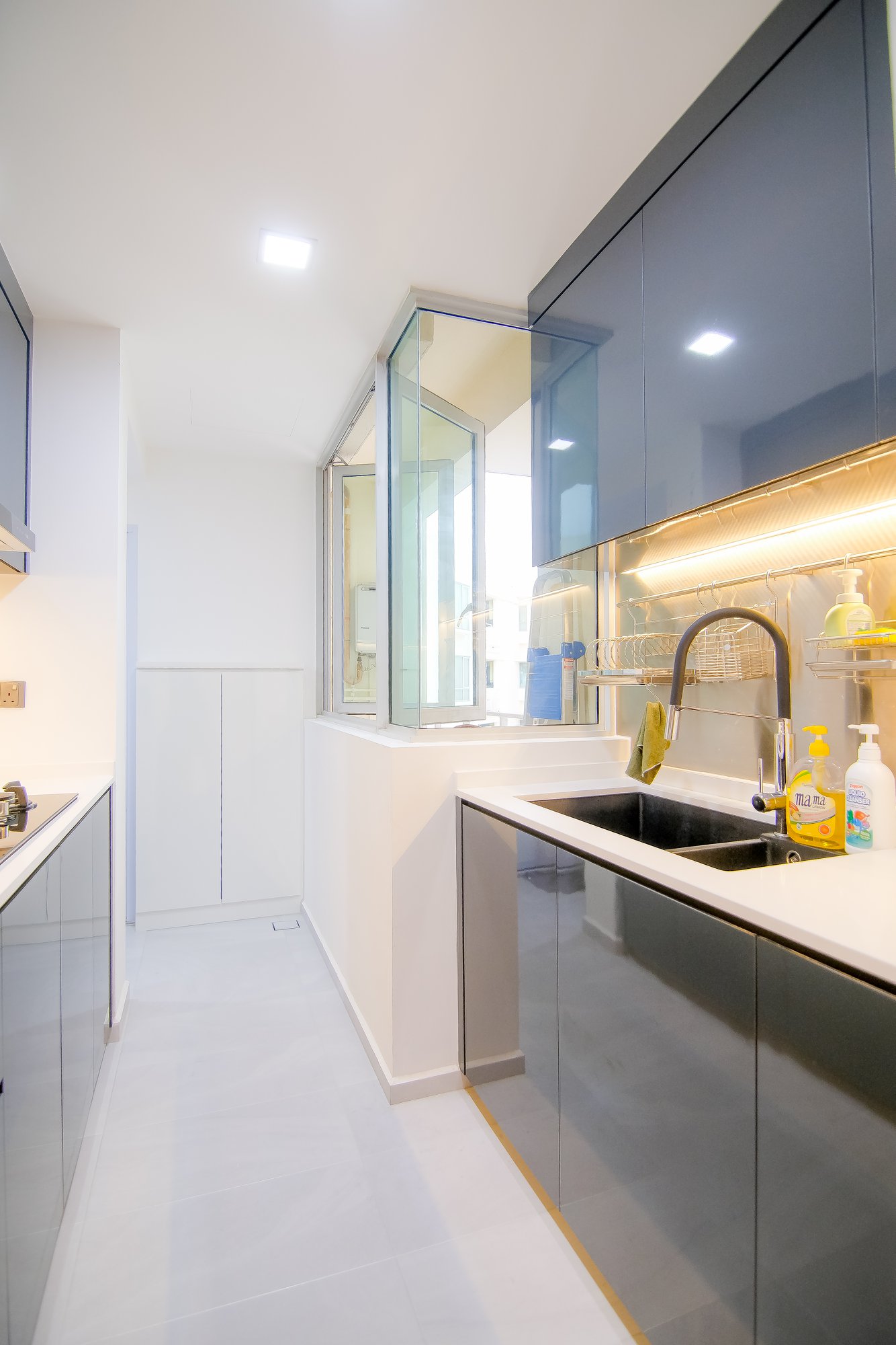 Resort Design - Kitchen - Condominium - Design by PHD Posh Home Design Pte Ltd