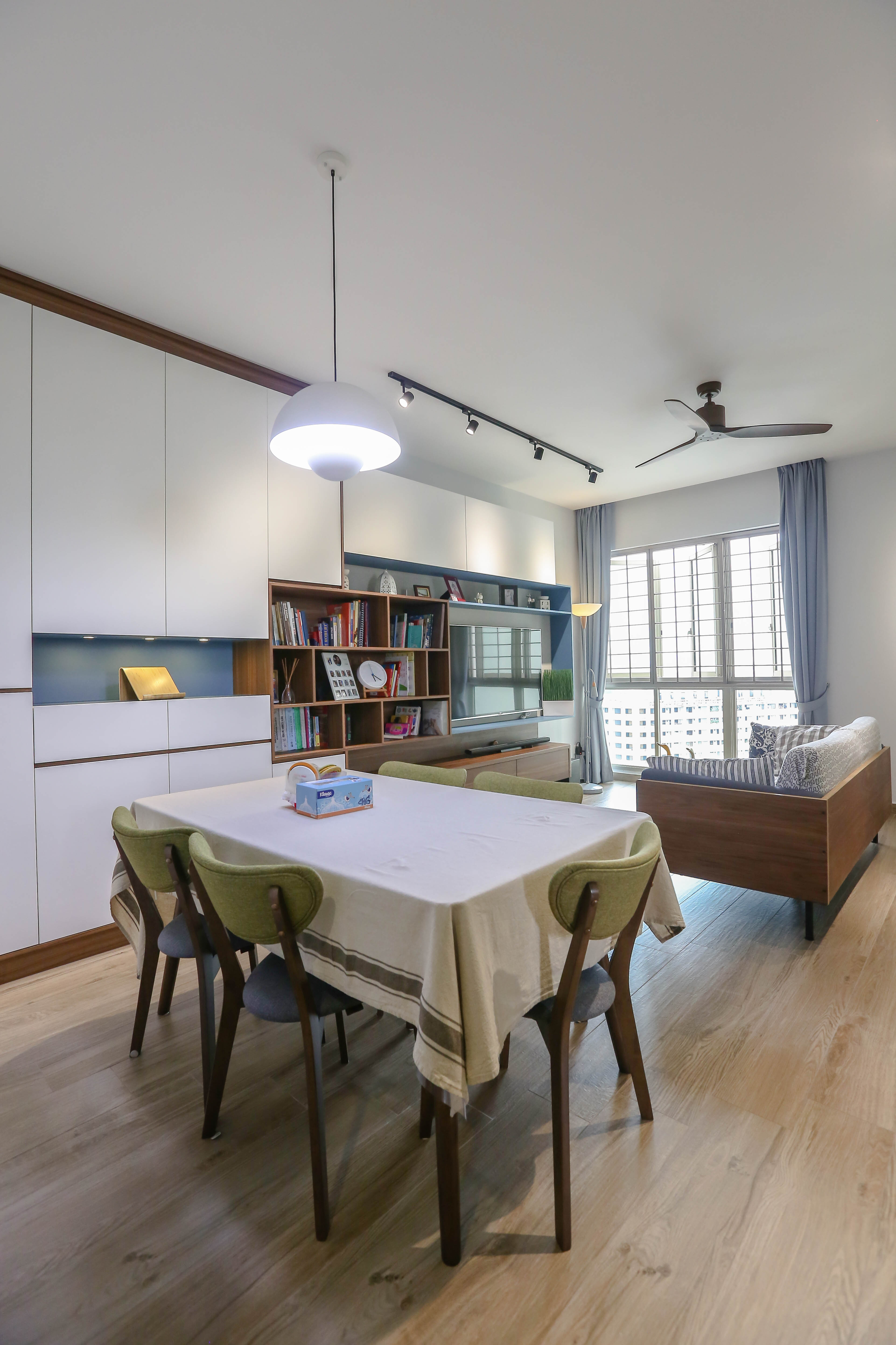 Modern Design - Dining Room - Condominium - Design by Prozfile Pte Ltd