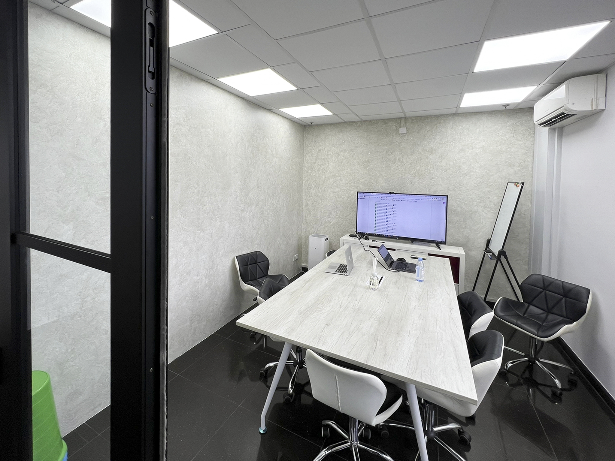 Modern Design - Commercial - Office - Design by Sky Creation