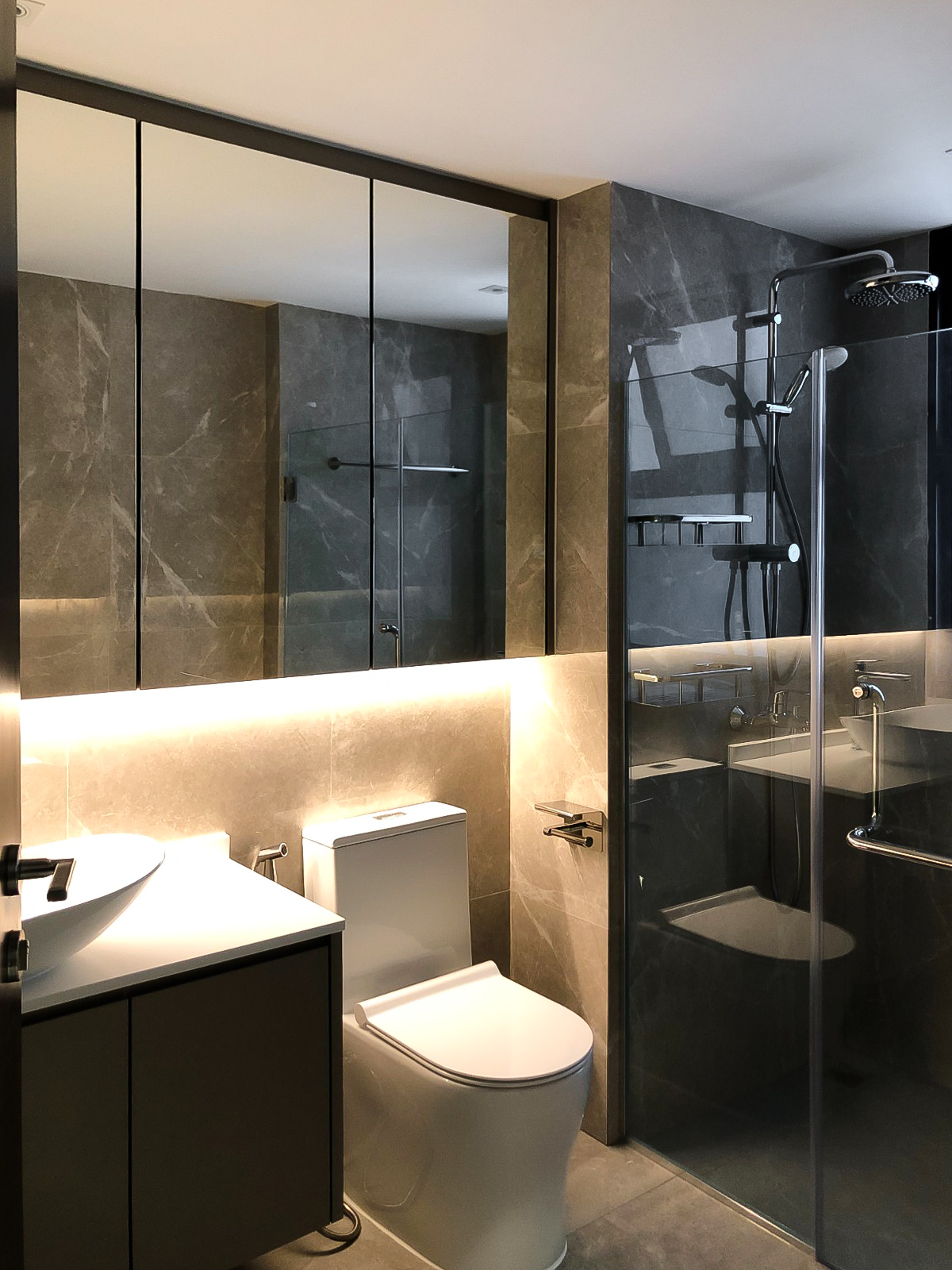 Modern Design - Bathroom - Condominium - Design by Sky Creation