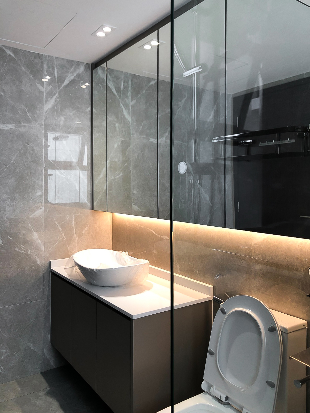 Modern Design - Bathroom - Condominium - Design by Sky Creation