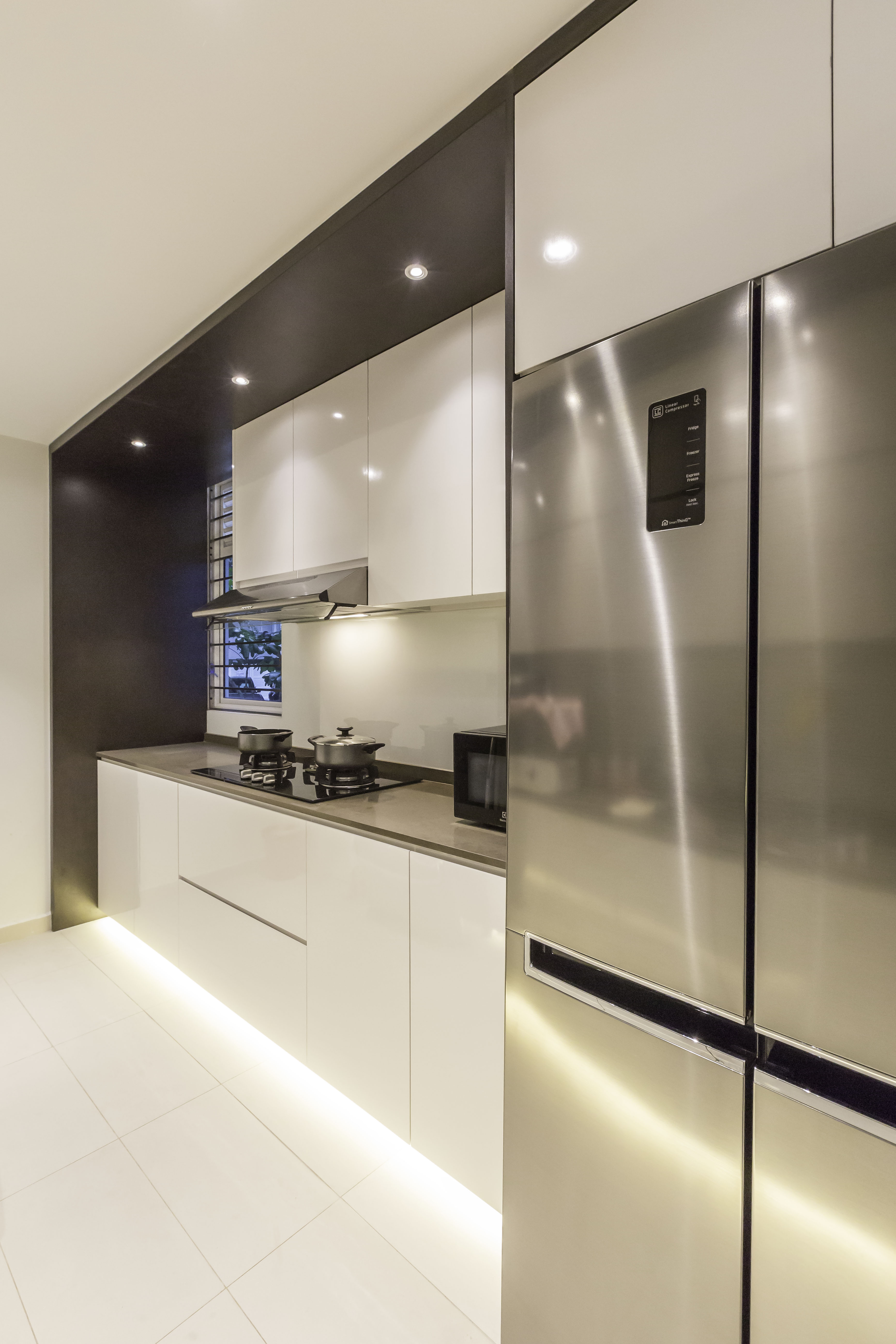 Modern Design - Kitchen - Condominium - Design by Spacious Planners Pte Ltd