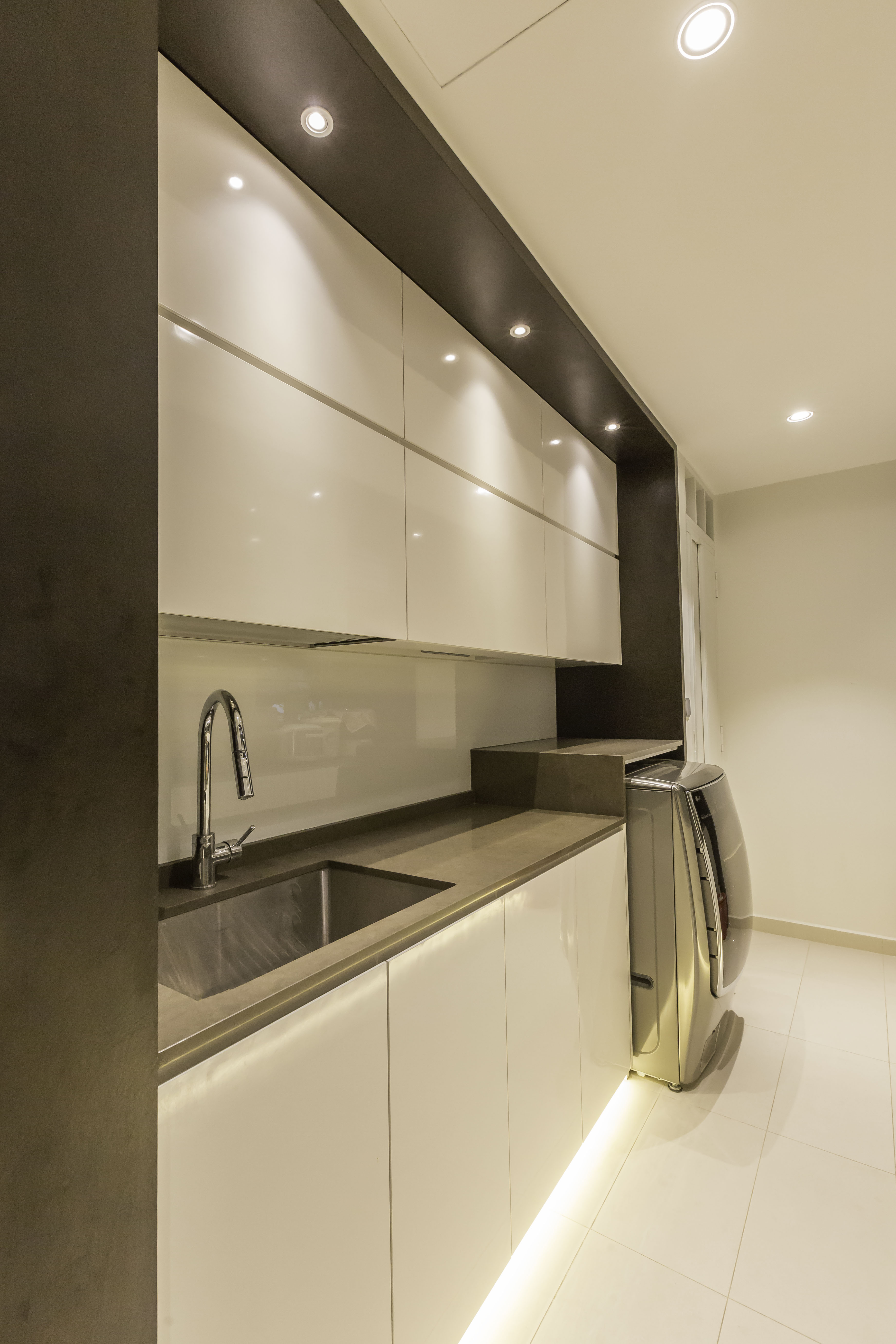 Modern Design - Kitchen - Condominium - Design by Spacious Planners Pte Ltd