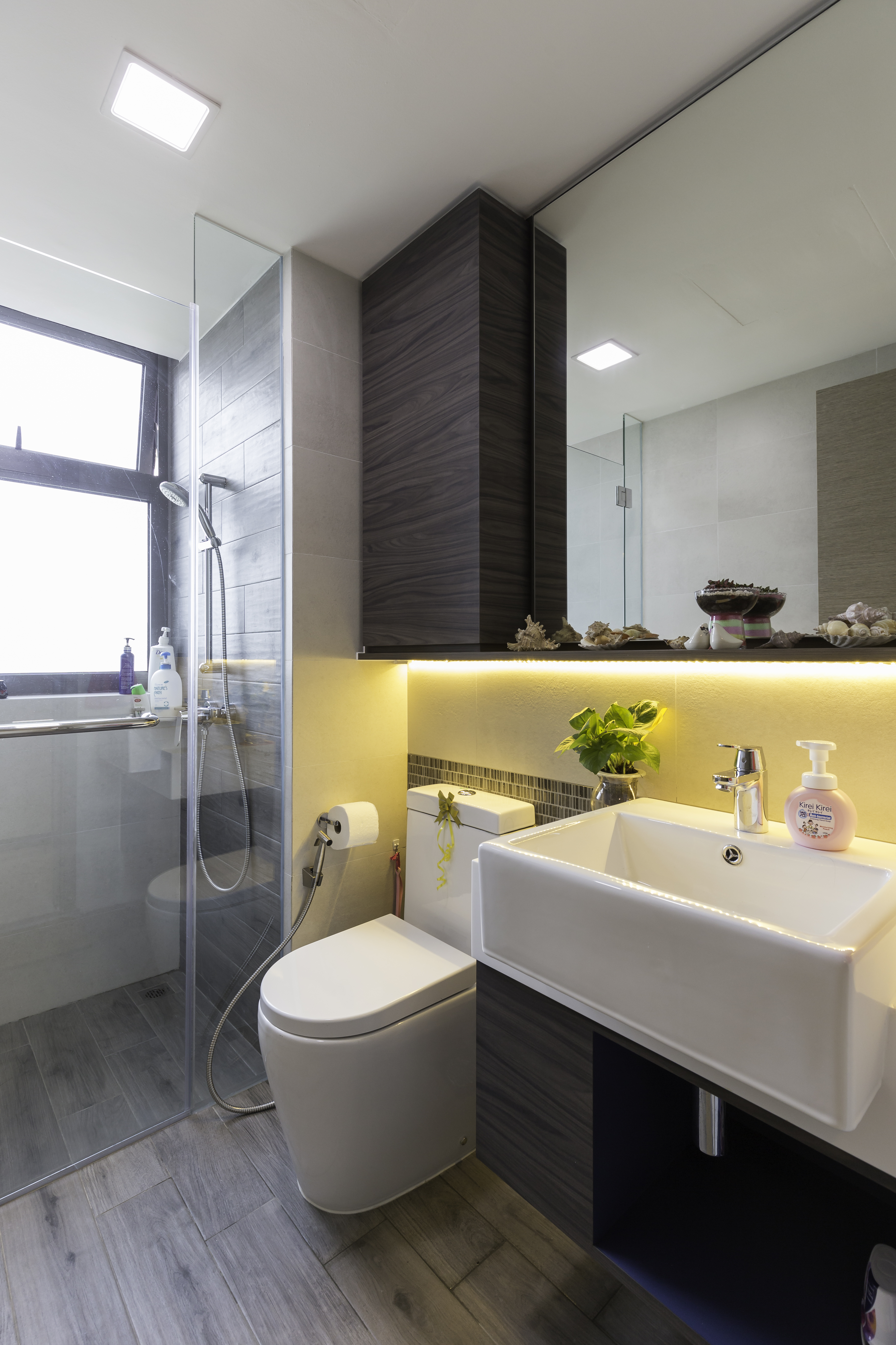 Modern Design - Bathroom - Condominium - Design by Starry Homestead Pte Ltd