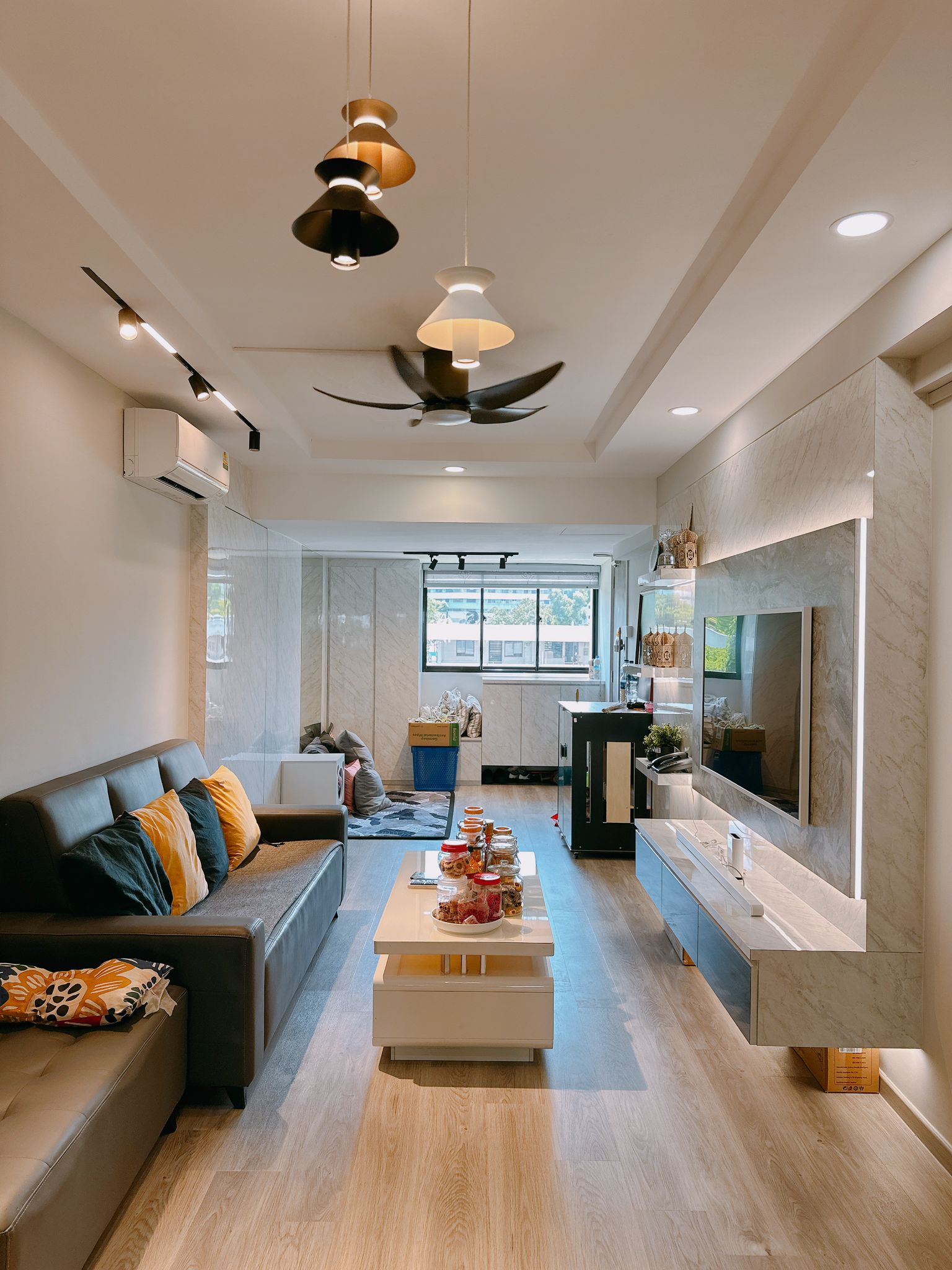 Modern Design - Living Room - HDB 3 Room - Design by Supreme Houzz Design
