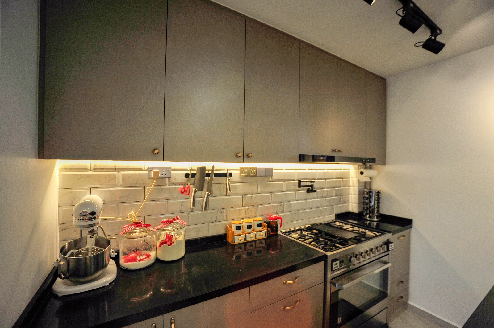 Contemporary Design - Kitchen - HDB 5 Room - Design by Swiss Interior Design Pte Ltd