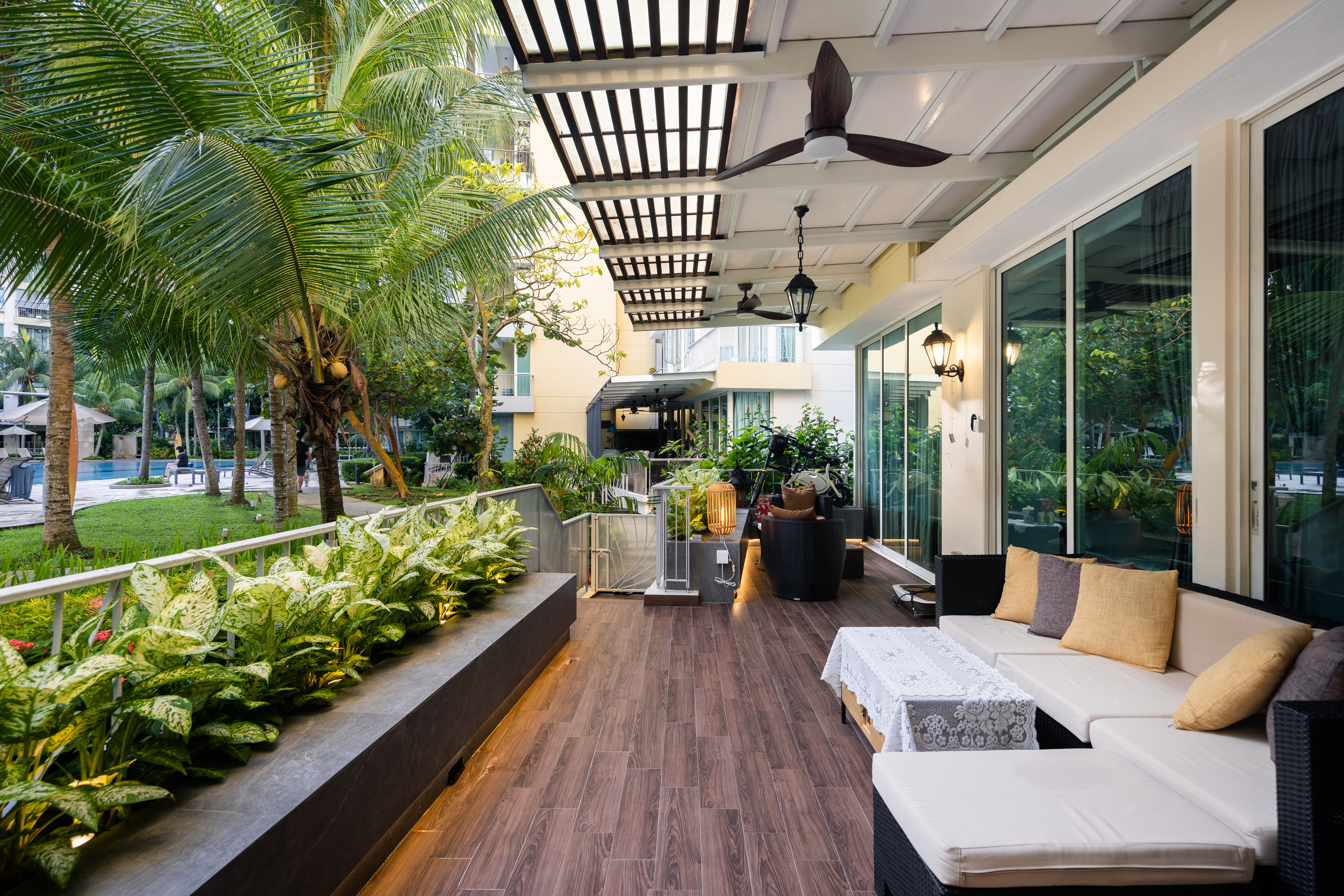 Contemporary, Modern Design - Garden - Condominium - Design by U-Home Interior Design Pte Ltd