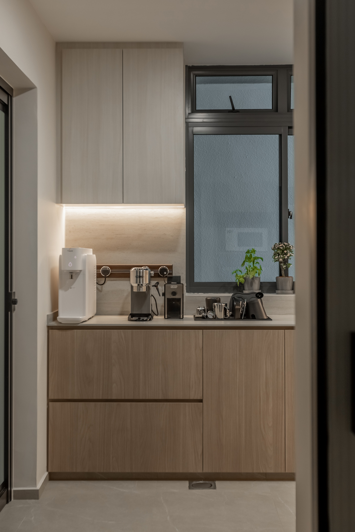 Contemporary, Modern Design - Kitchen - Condominium - Design by U-Home Interior Design Pte Ltd