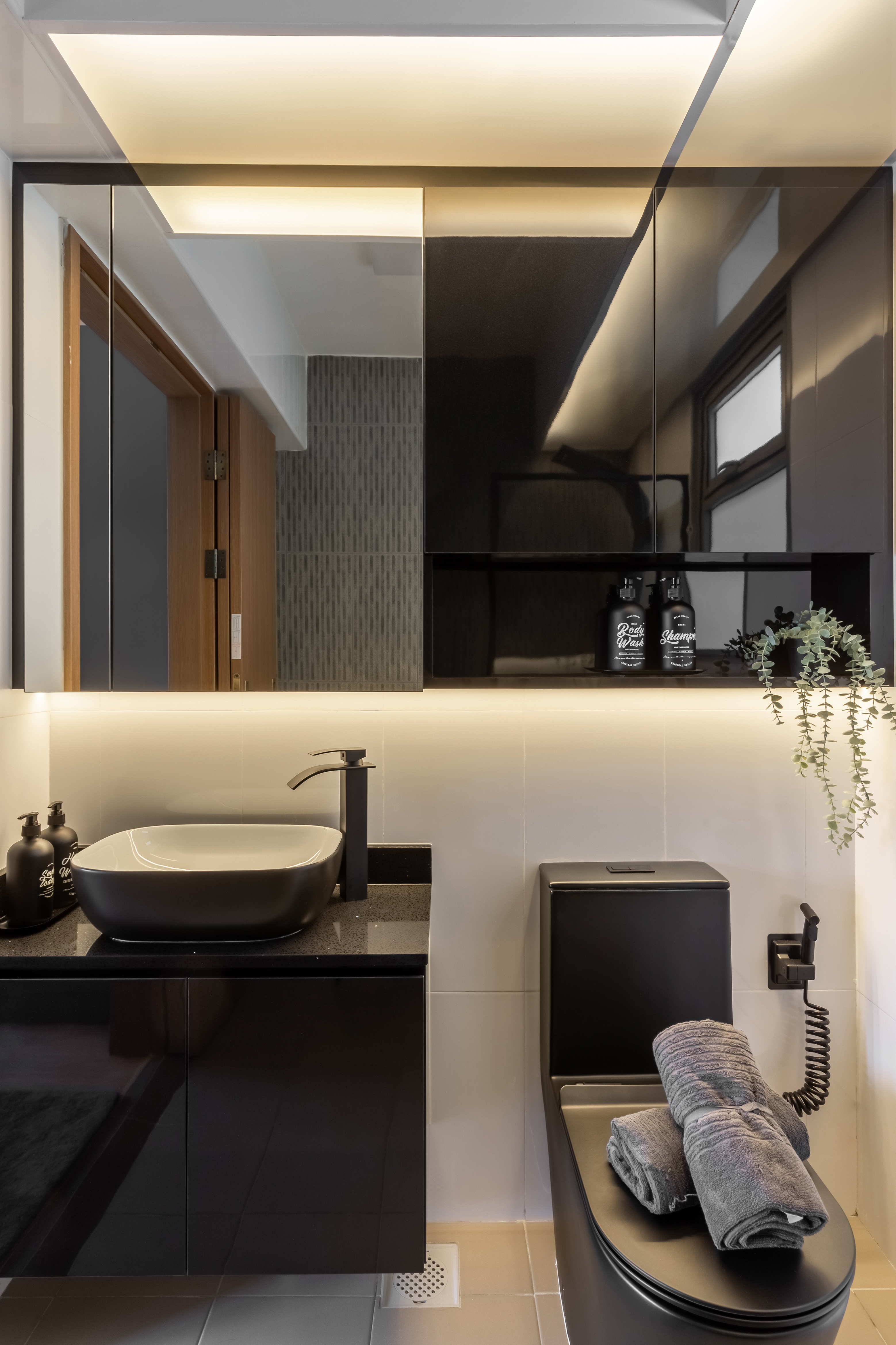 Contemporary, Minimalist, Modern Design - Bathroom - HDB 4 Room - Design by U-Home Interior Design Pte Ltd