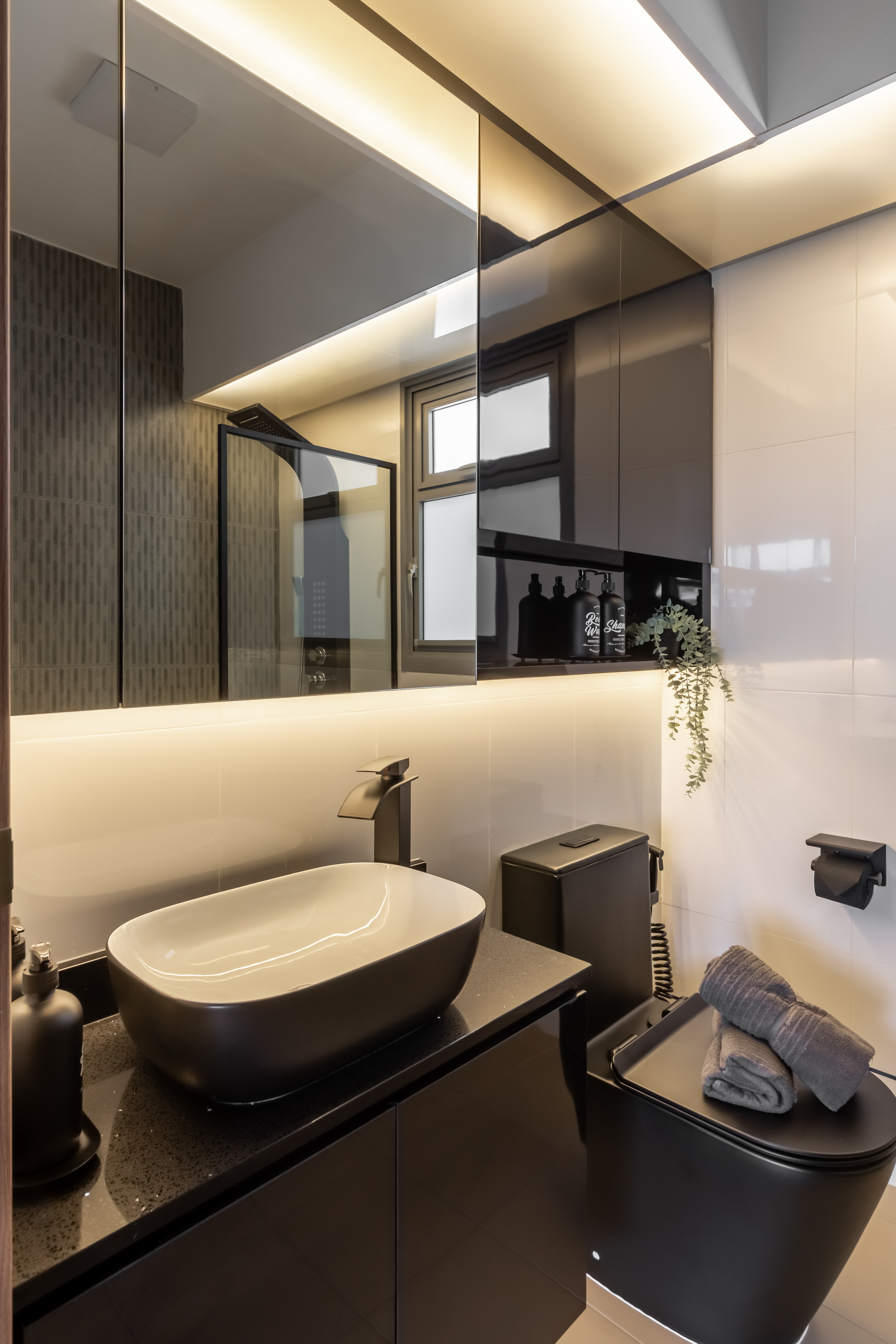 Contemporary, Minimalist, Modern Design - Bathroom - HDB 4 Room - Design by U-Home Interior Design Pte Ltd