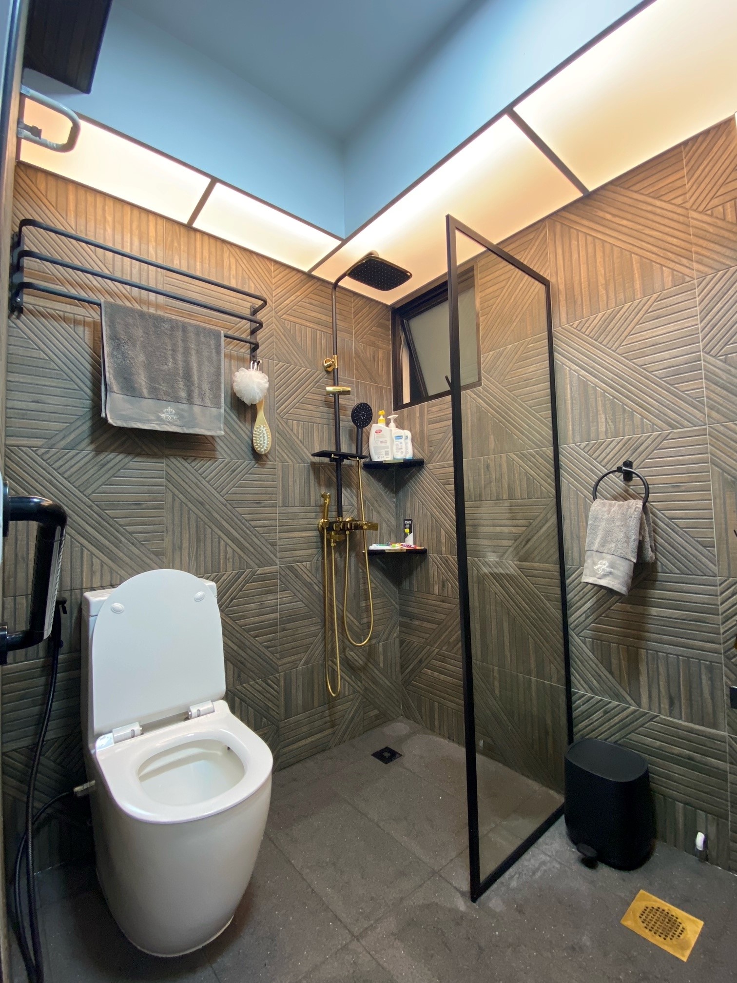 Modern, Victorian Design - Bathroom - HDB 5 Room - Design by Weldas Wolfgang Pte Ltd